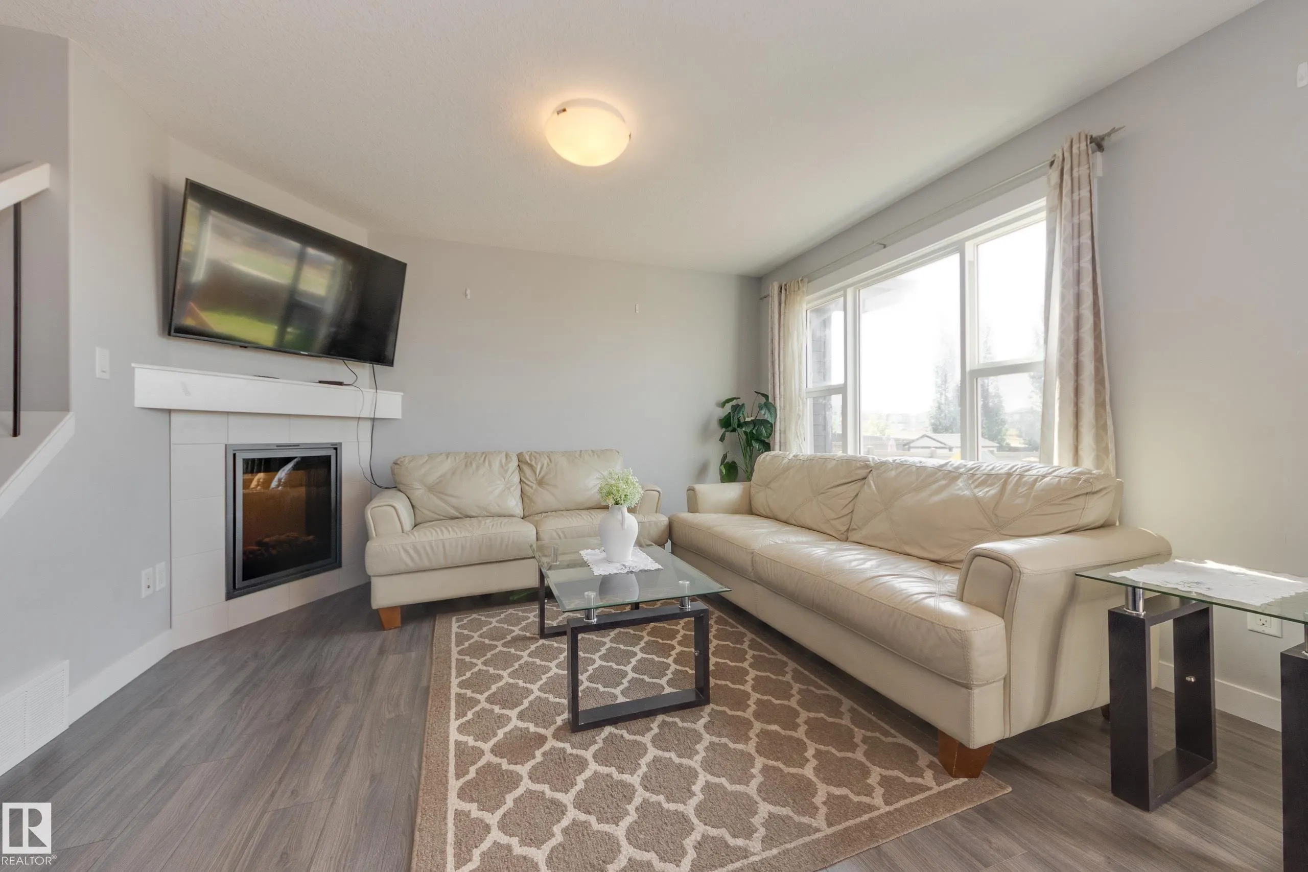 3458 WEIDLE Way
