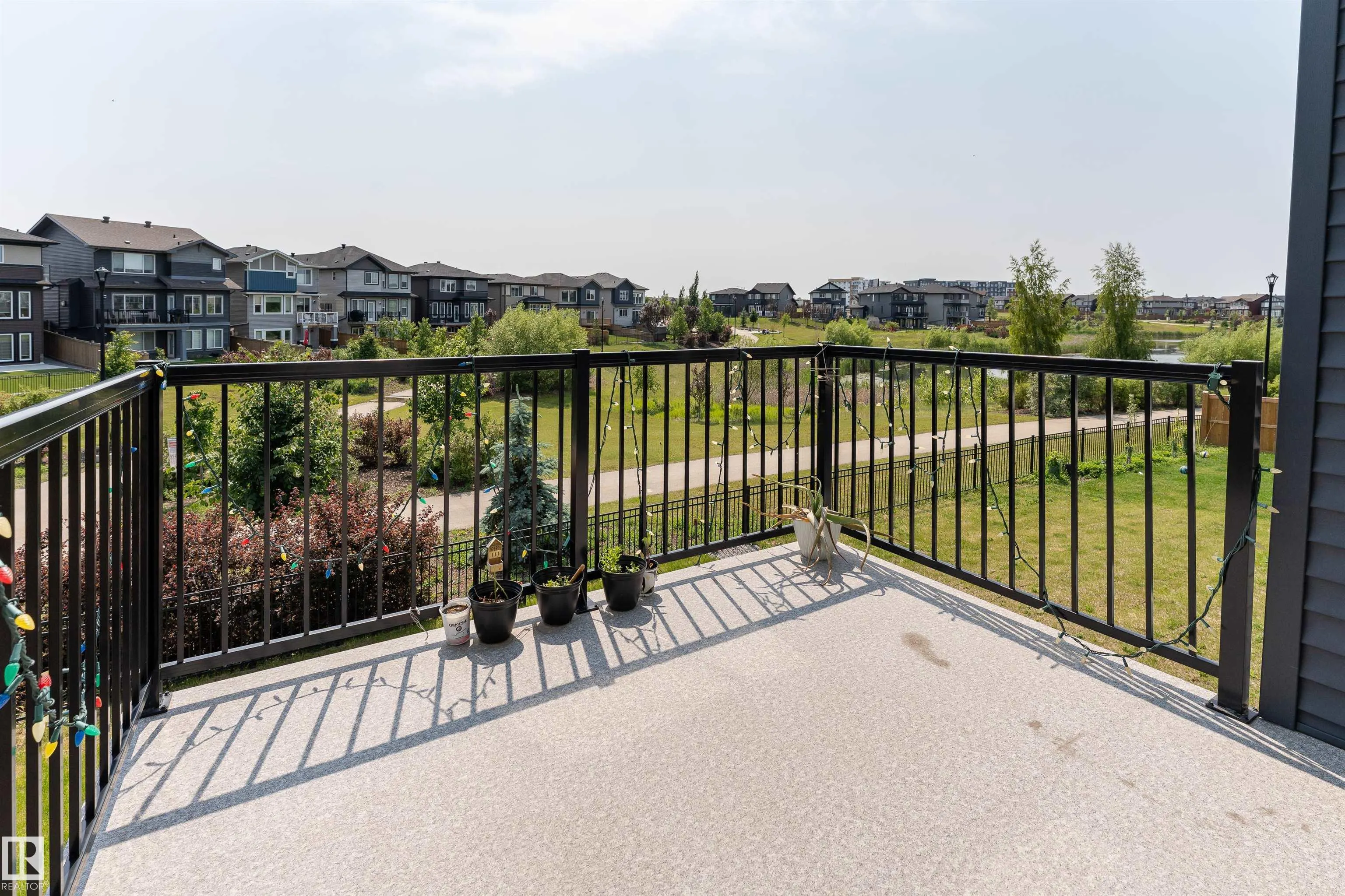 1051 CHRISTIE Vista