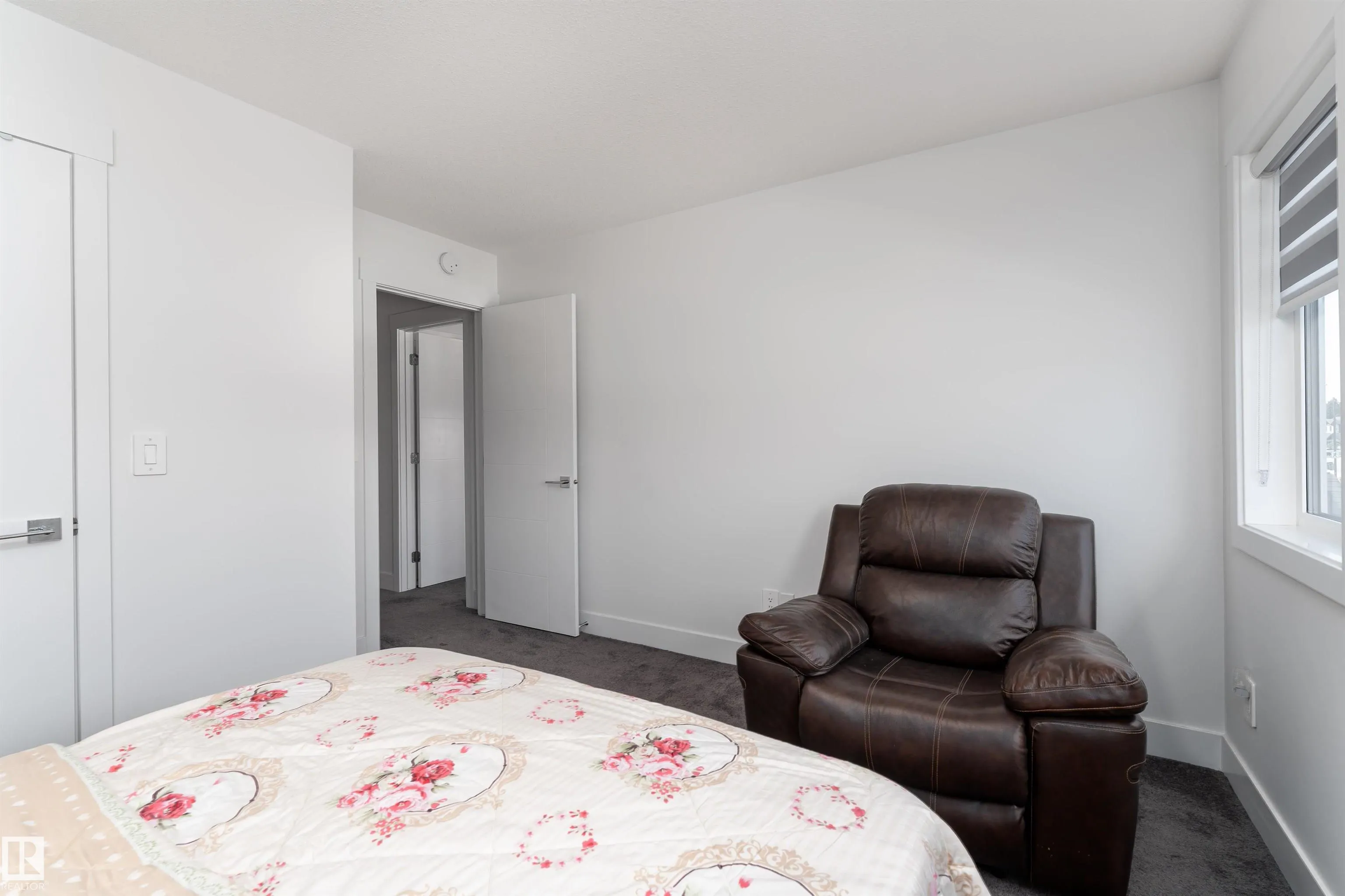 1051 CHRISTIE Vista