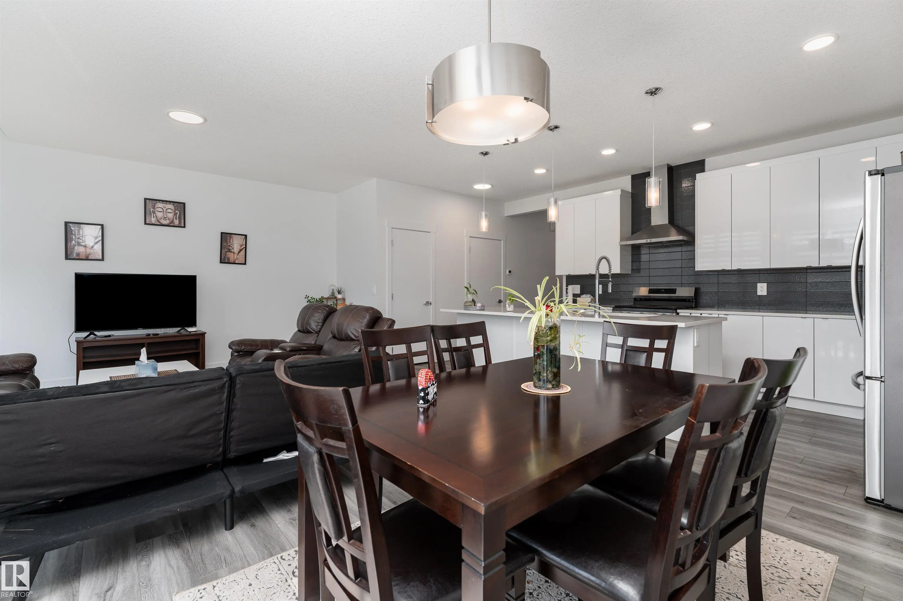 1051 CHRISTIE Vista