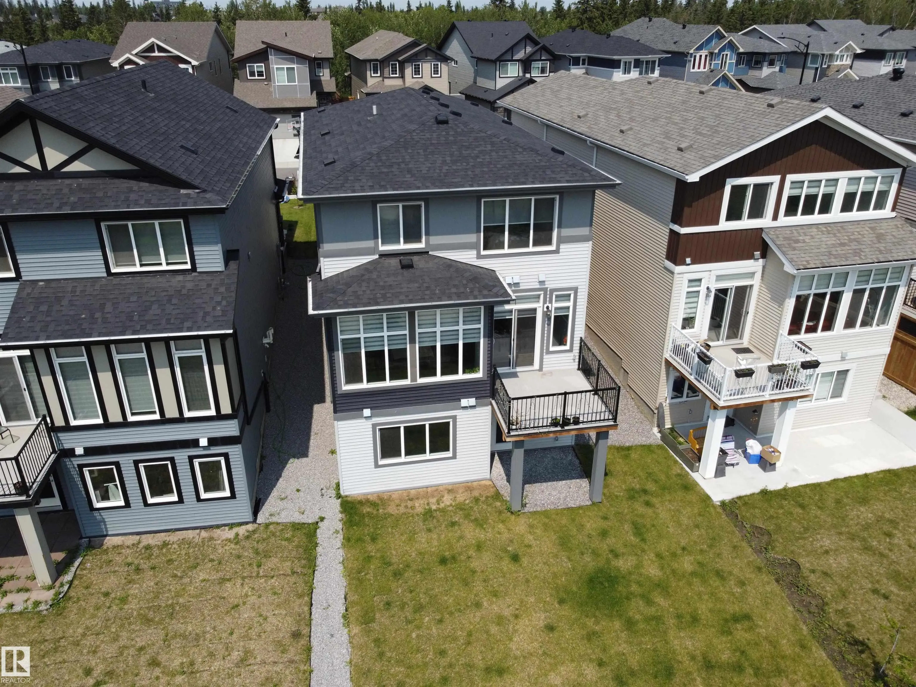 1051 CHRISTIE Vista