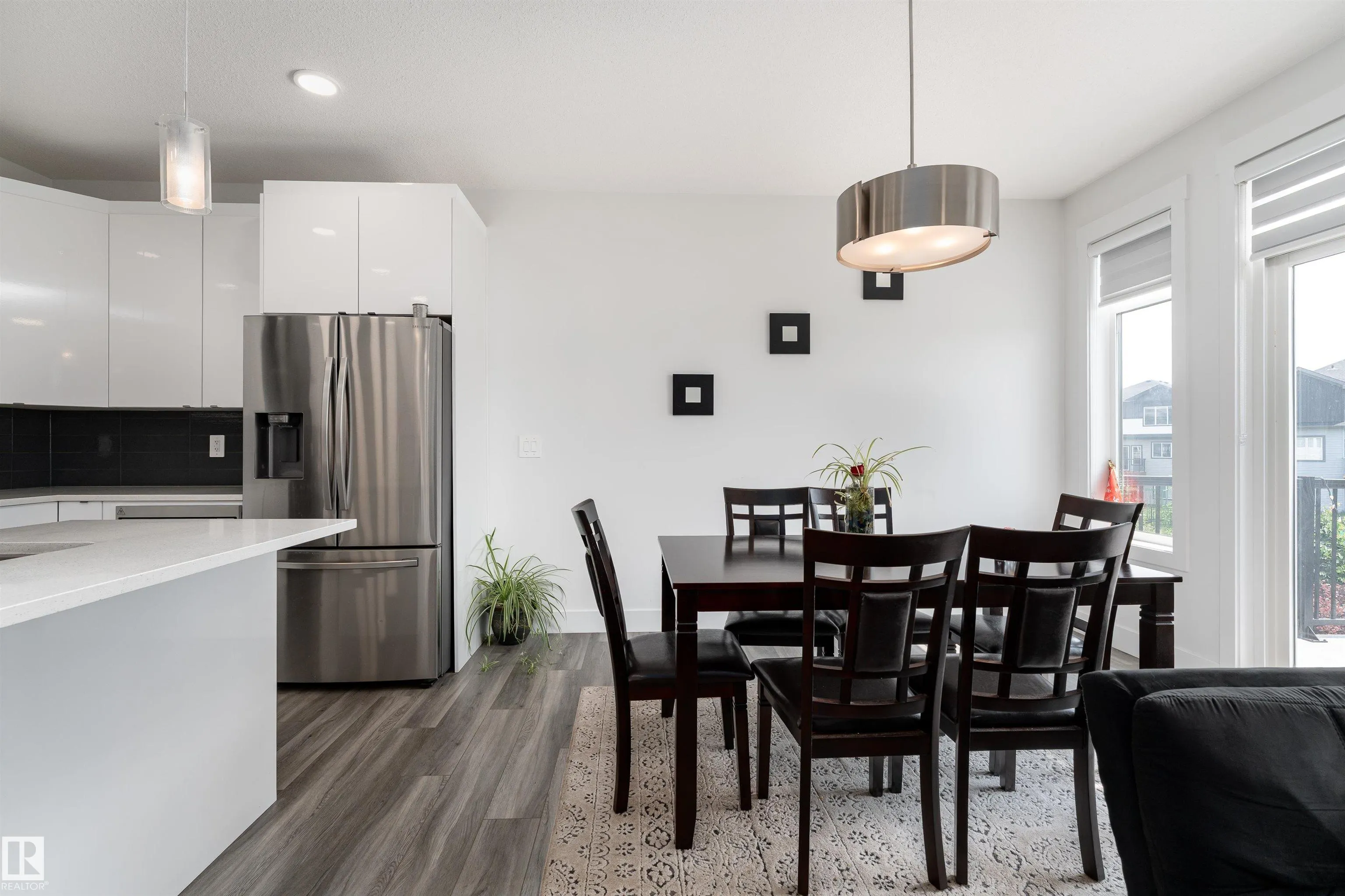 1051 CHRISTIE Vista