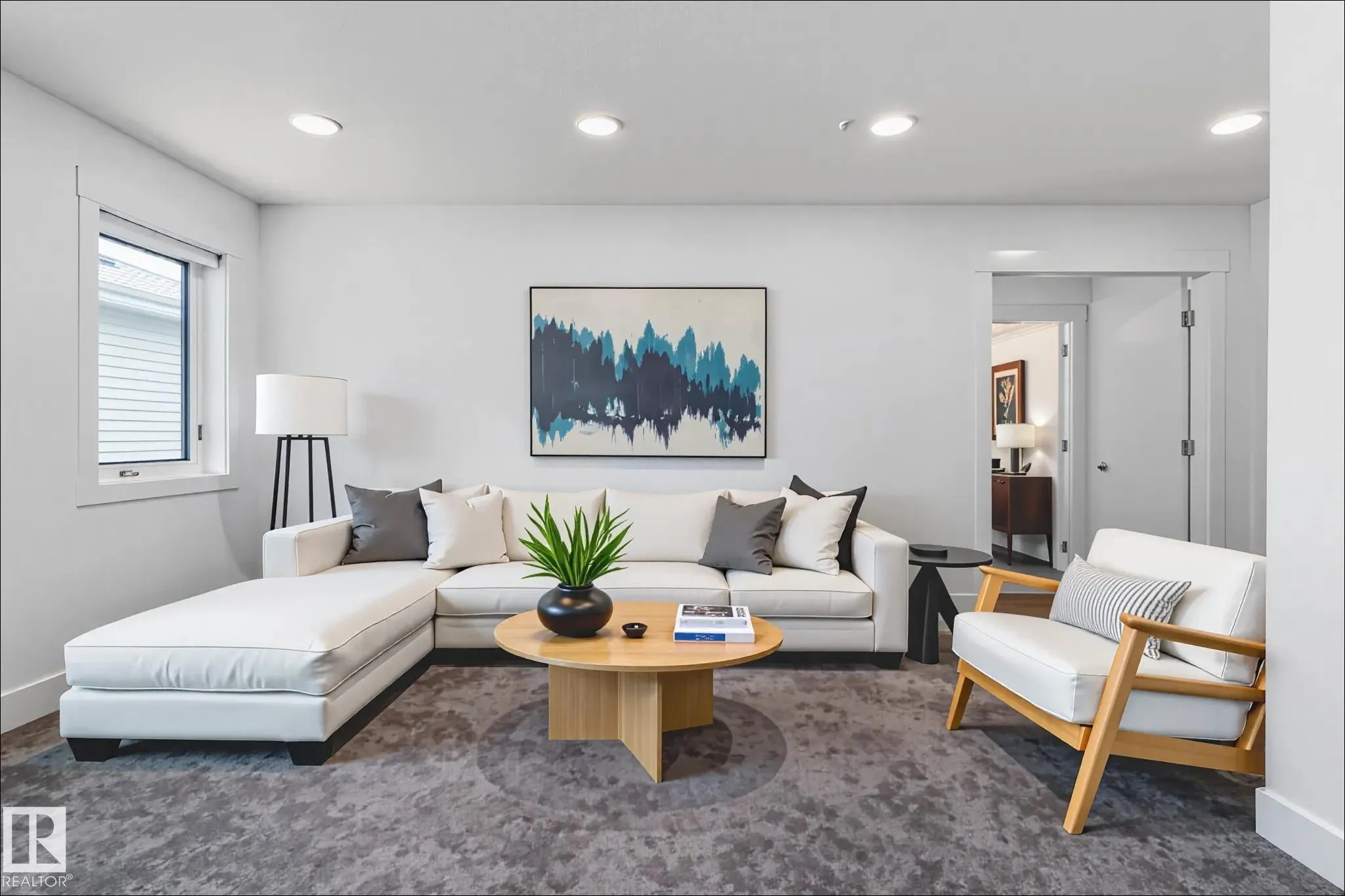 1051 CHRISTIE Vista