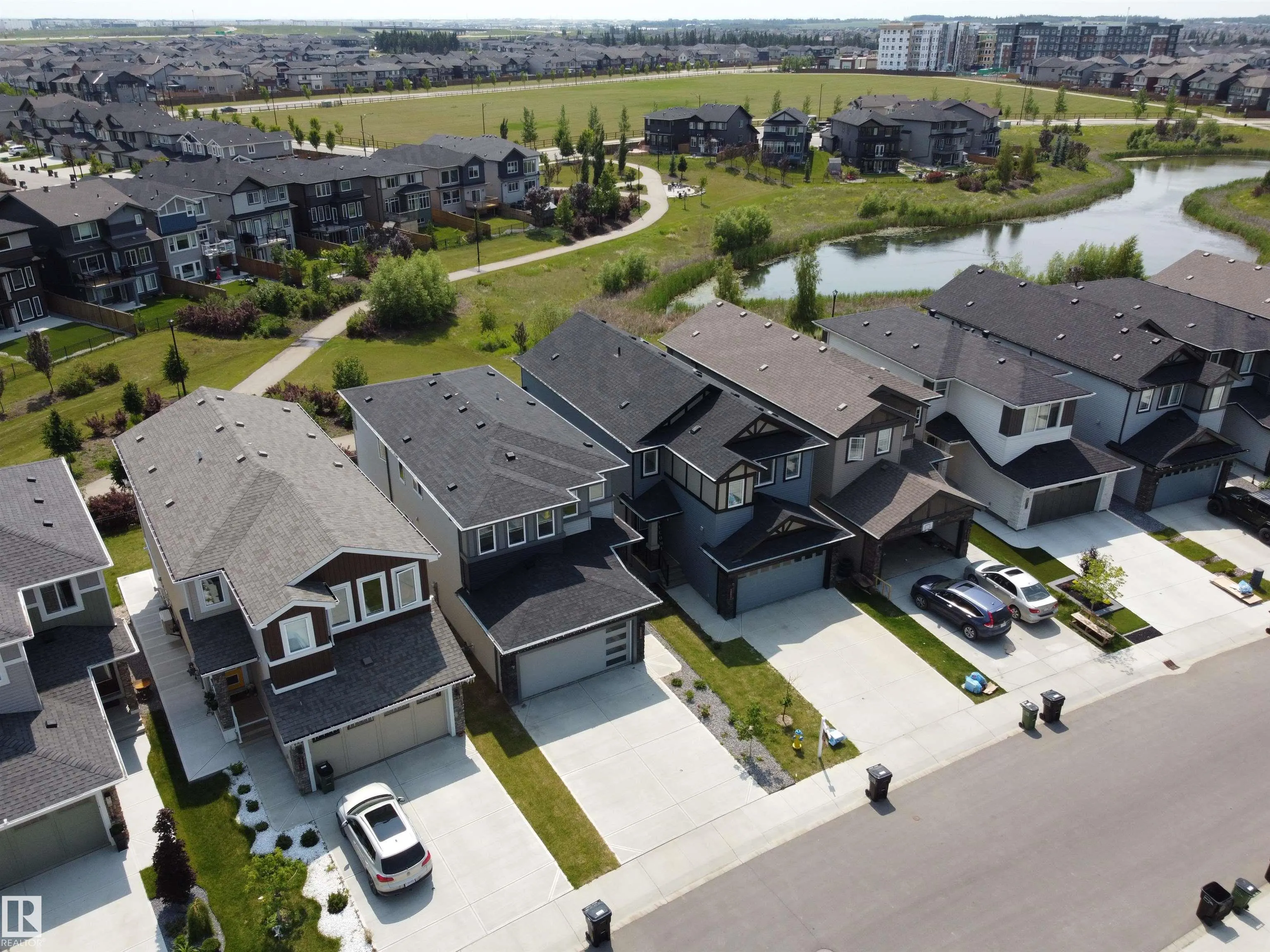 1051 CHRISTIE Vista