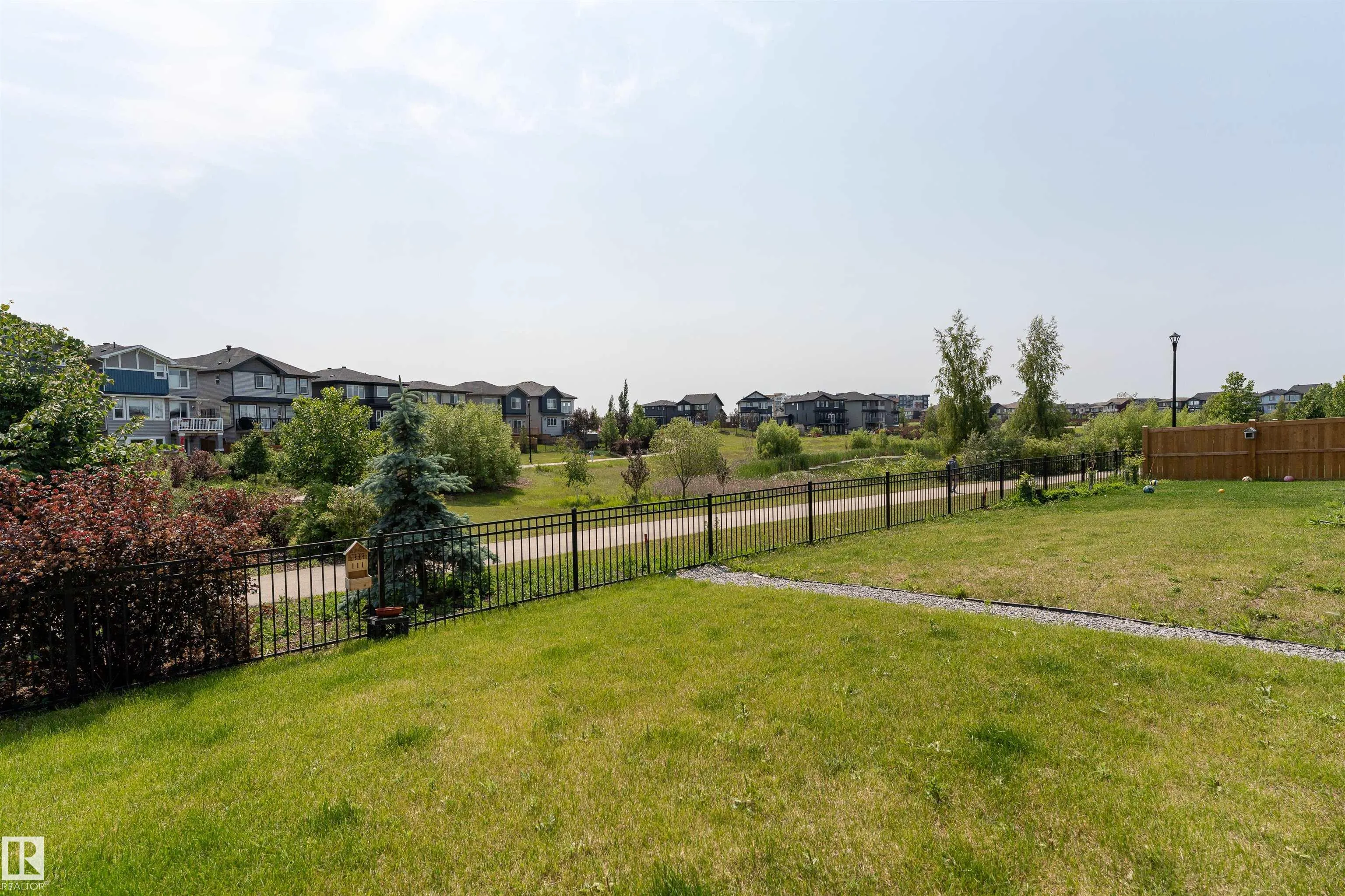 1051 CHRISTIE Vista