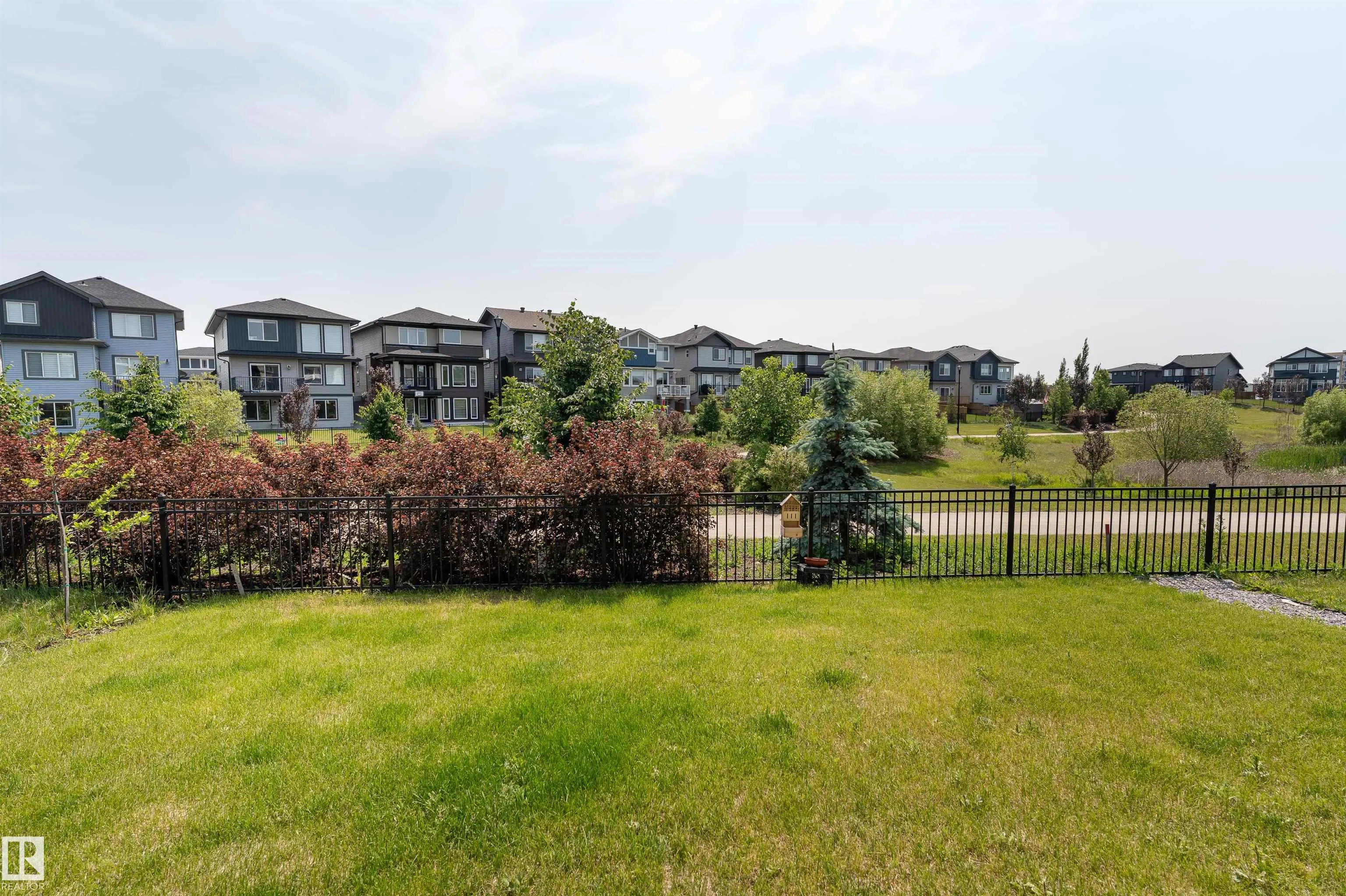 1051 CHRISTIE Vista