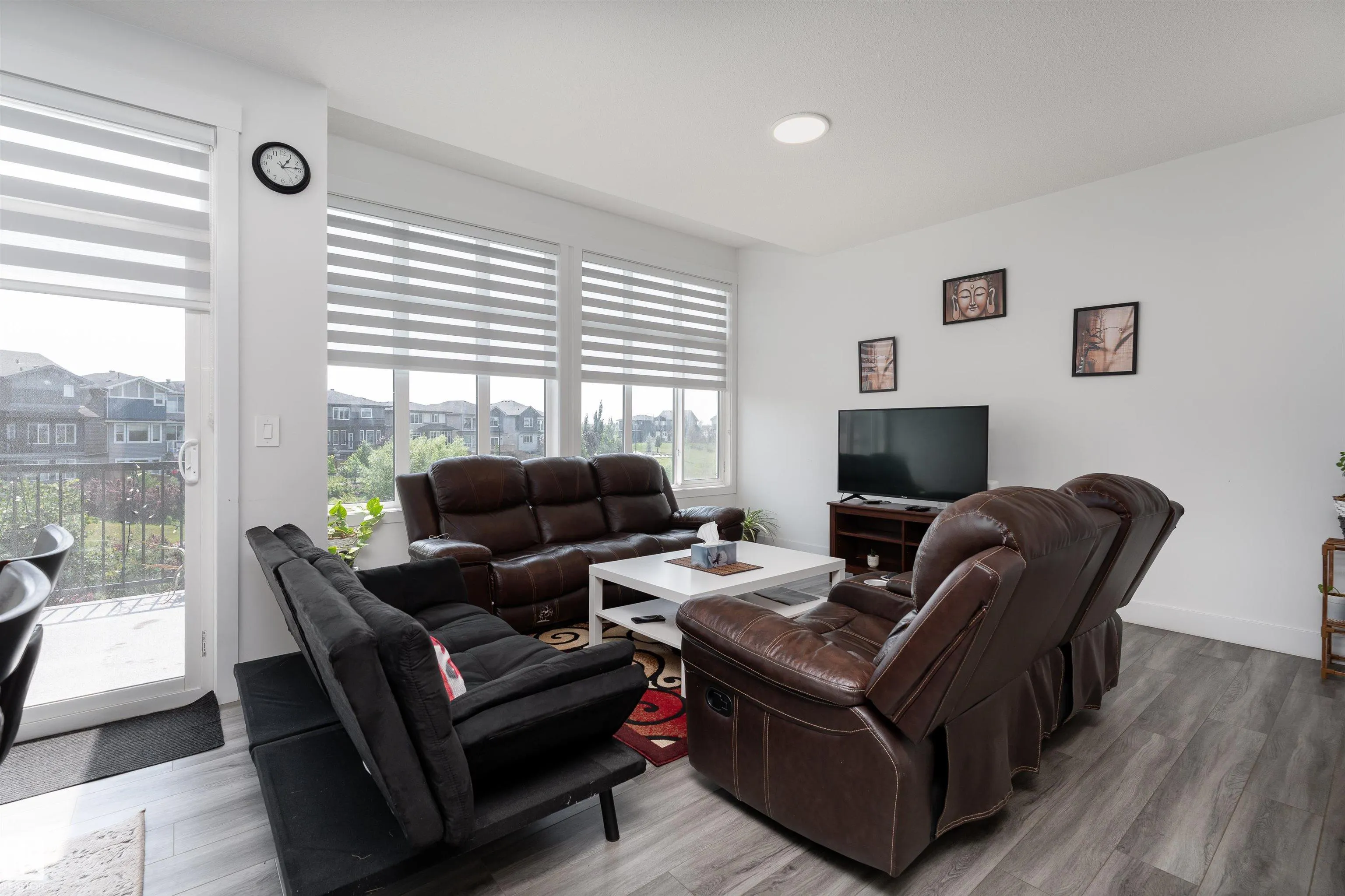 1051 CHRISTIE Vista