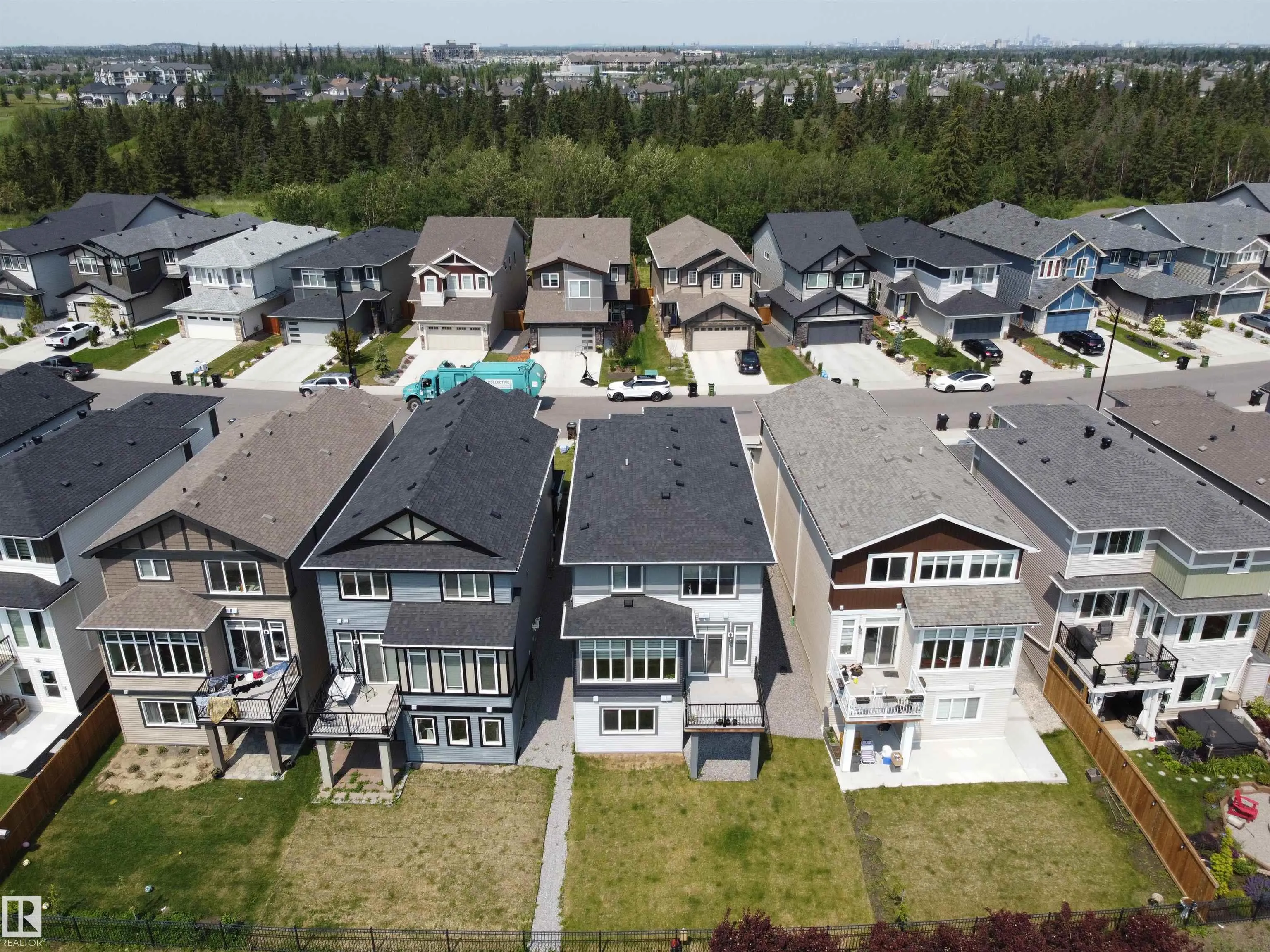 1051 CHRISTIE Vista