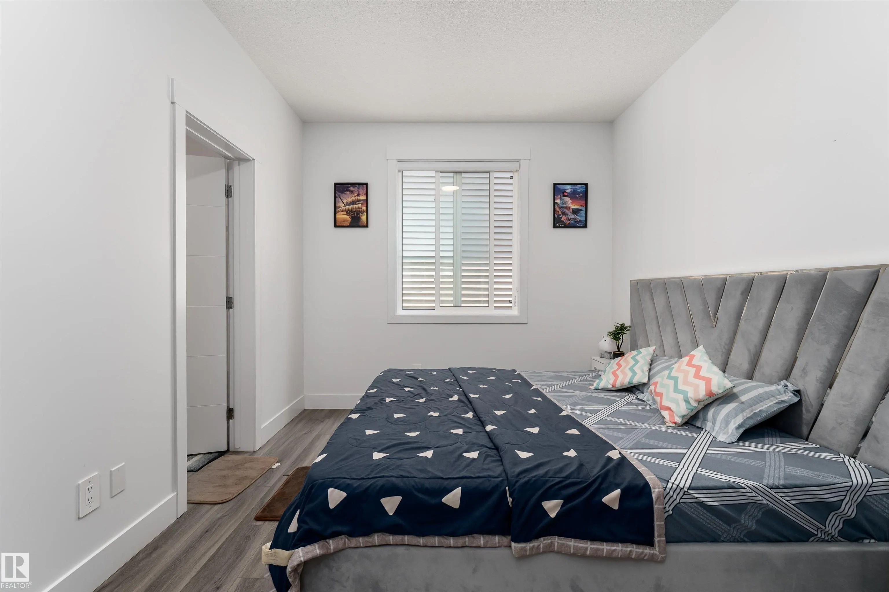 1051 CHRISTIE Vista