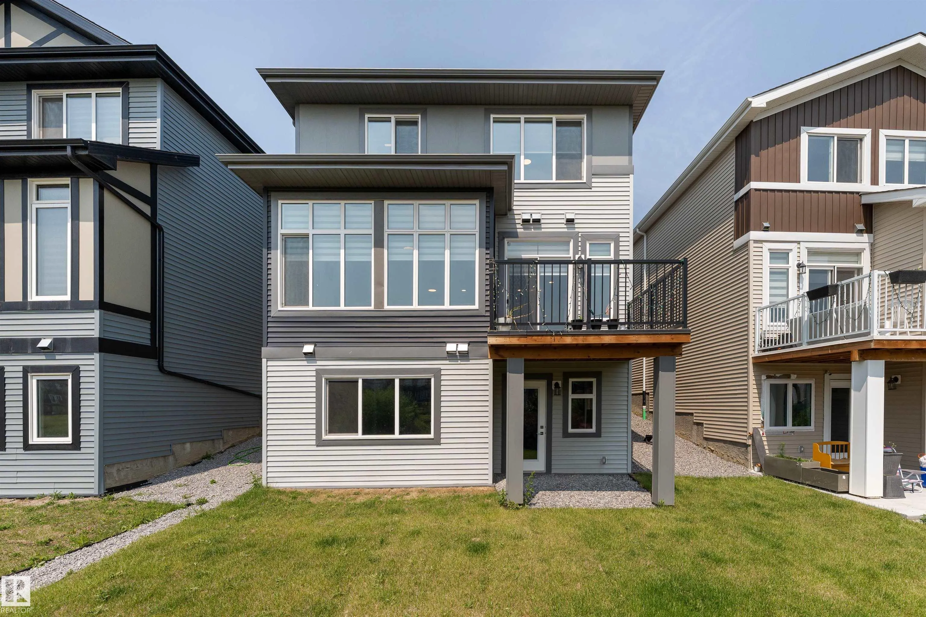 1051 CHRISTIE Vista