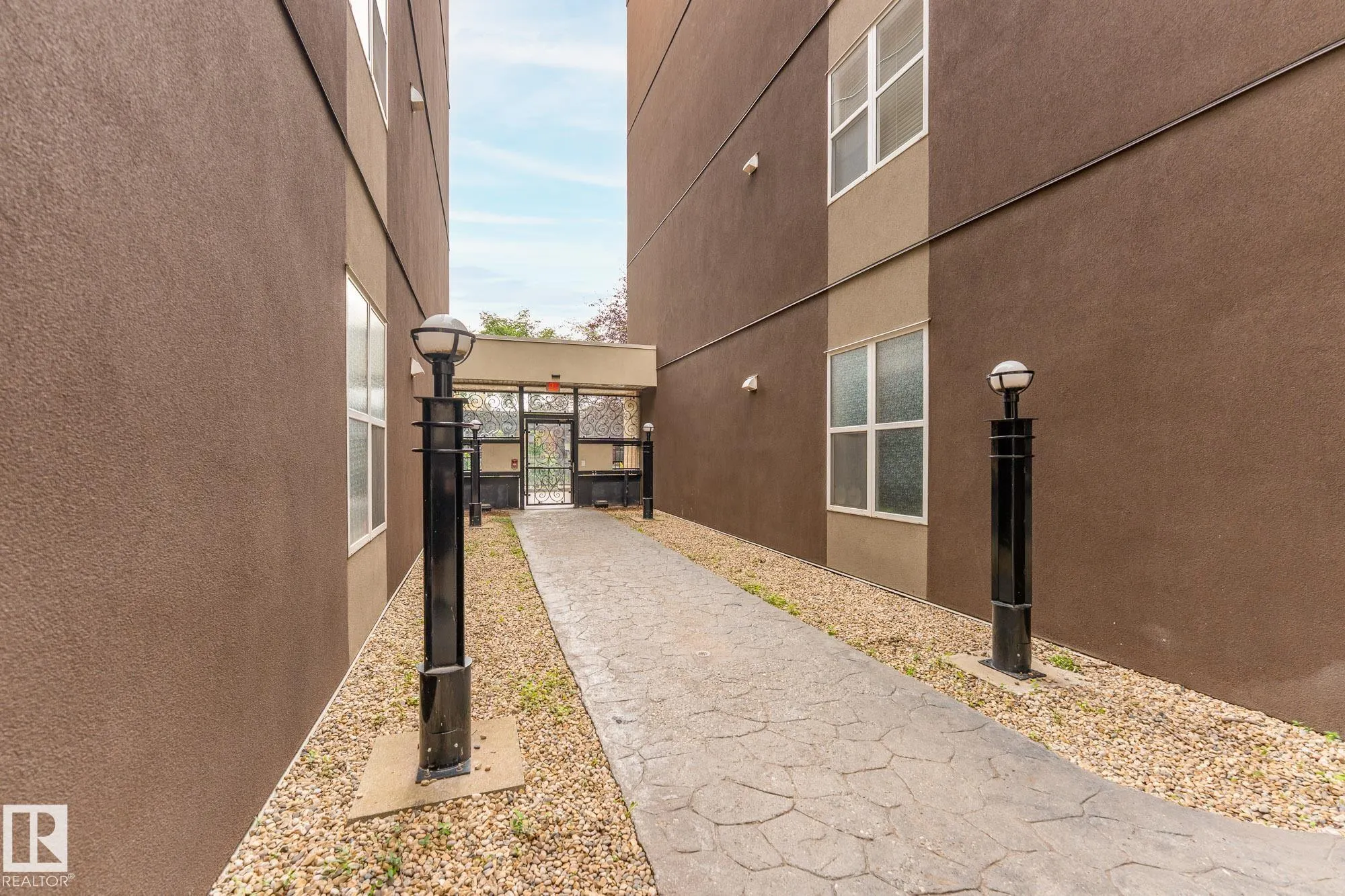 10407 122 Street
