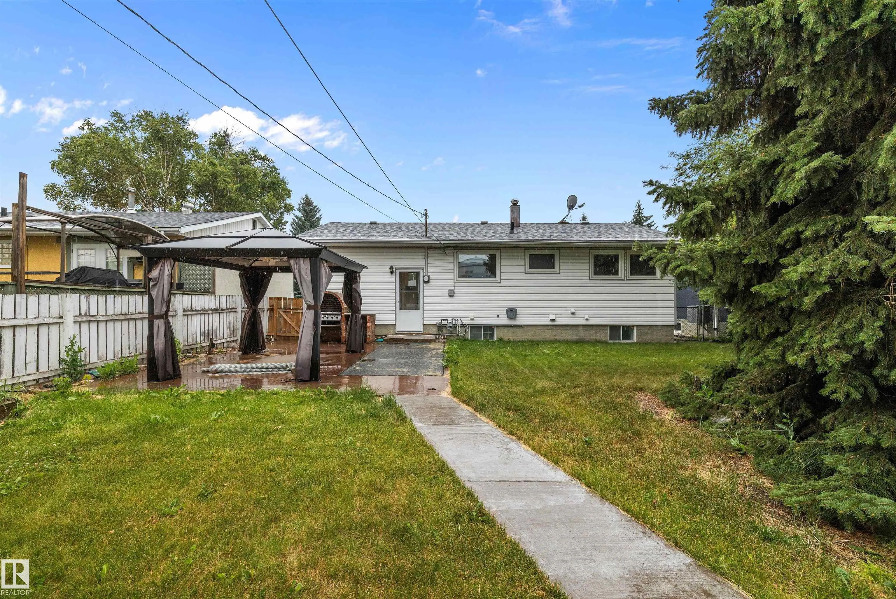 8928 147 st