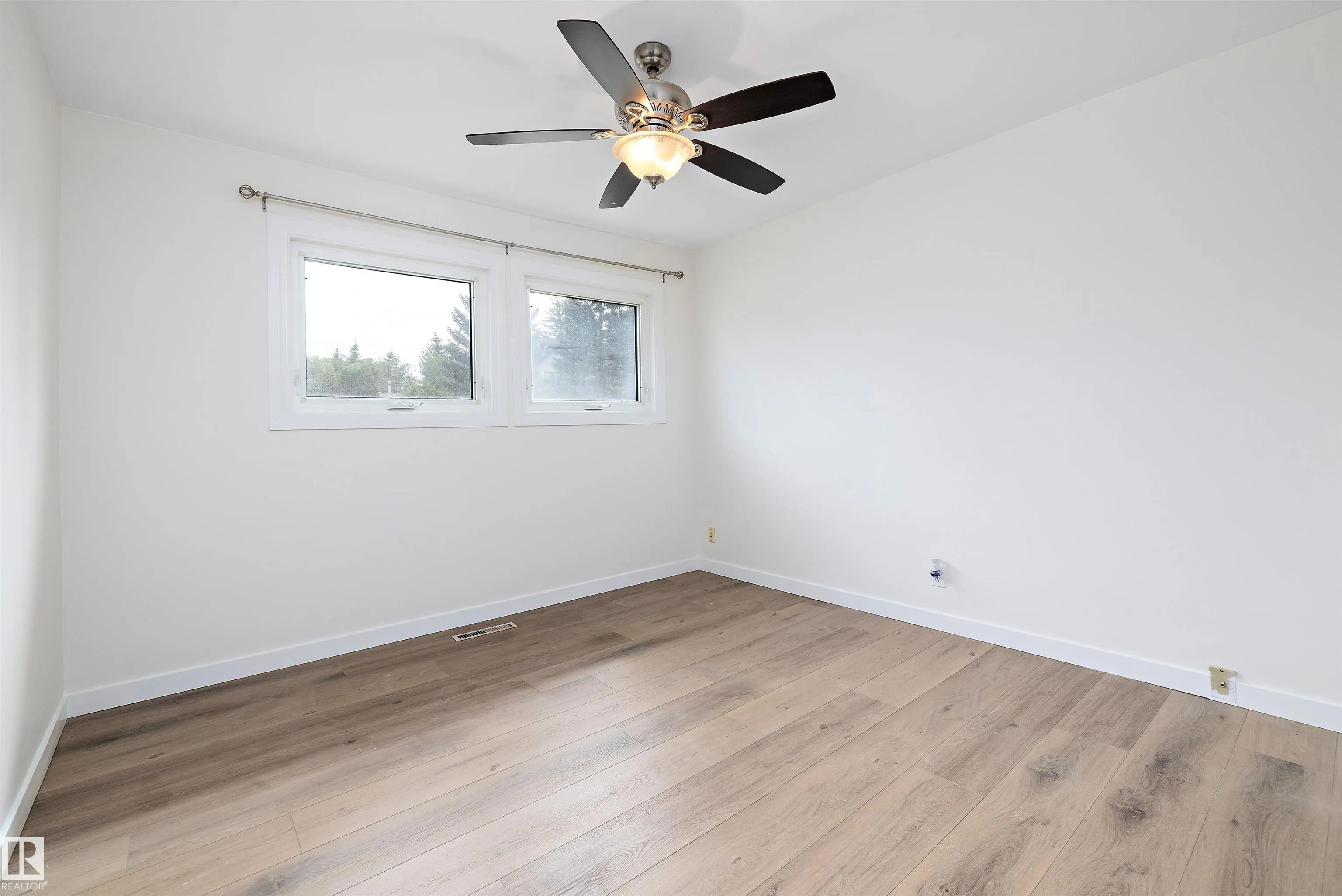 8928 147 st