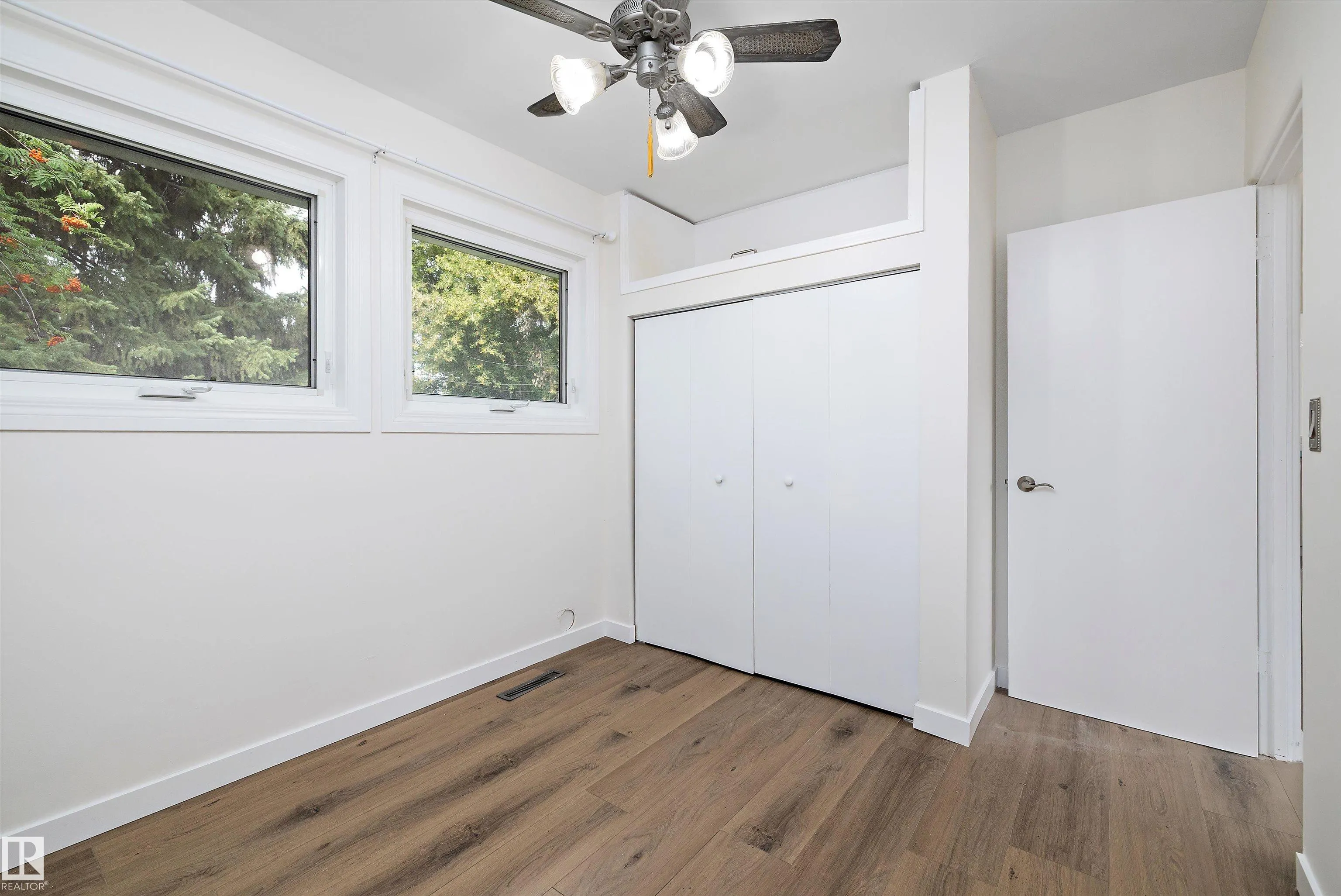 8928 147 st