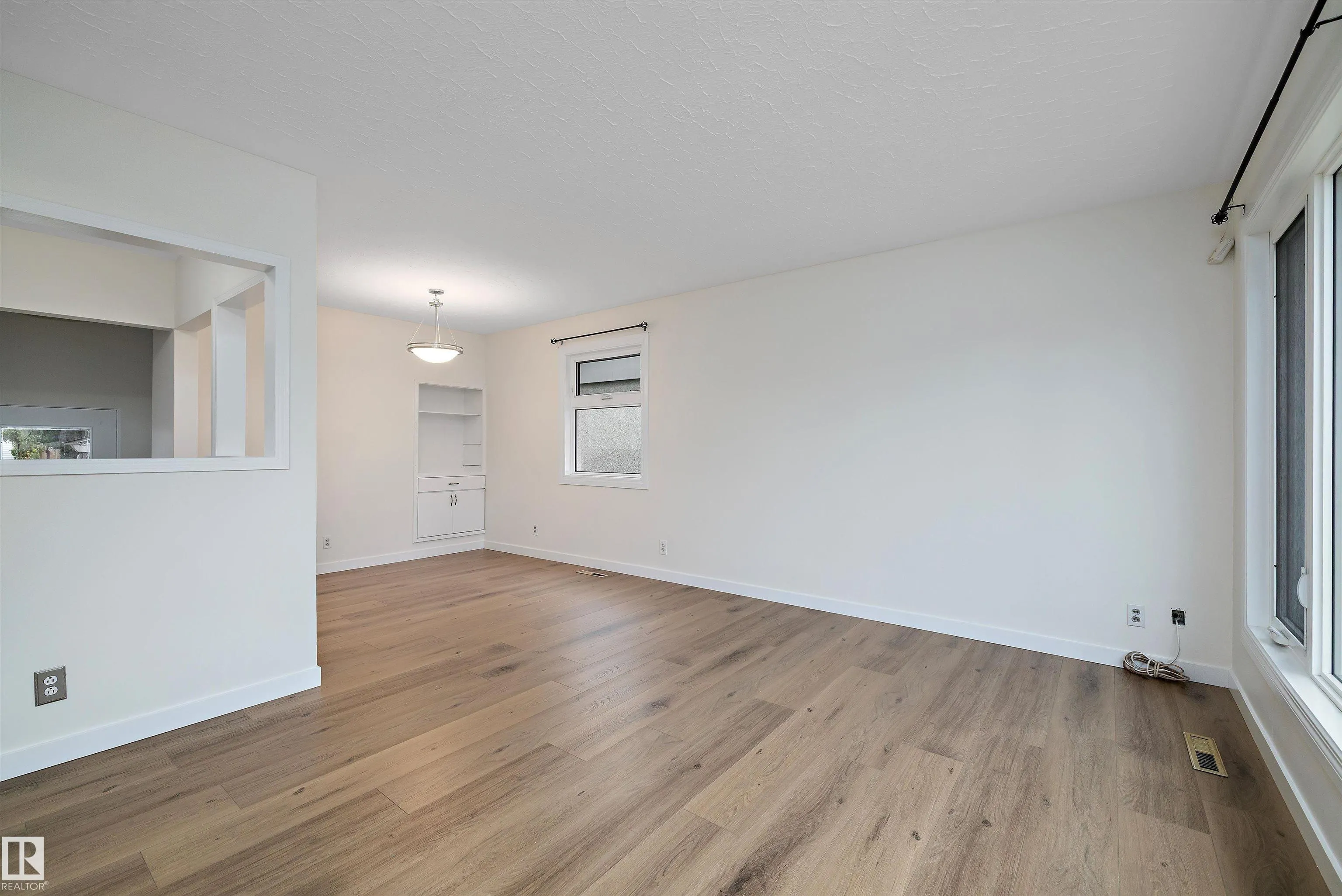 8928 147 st