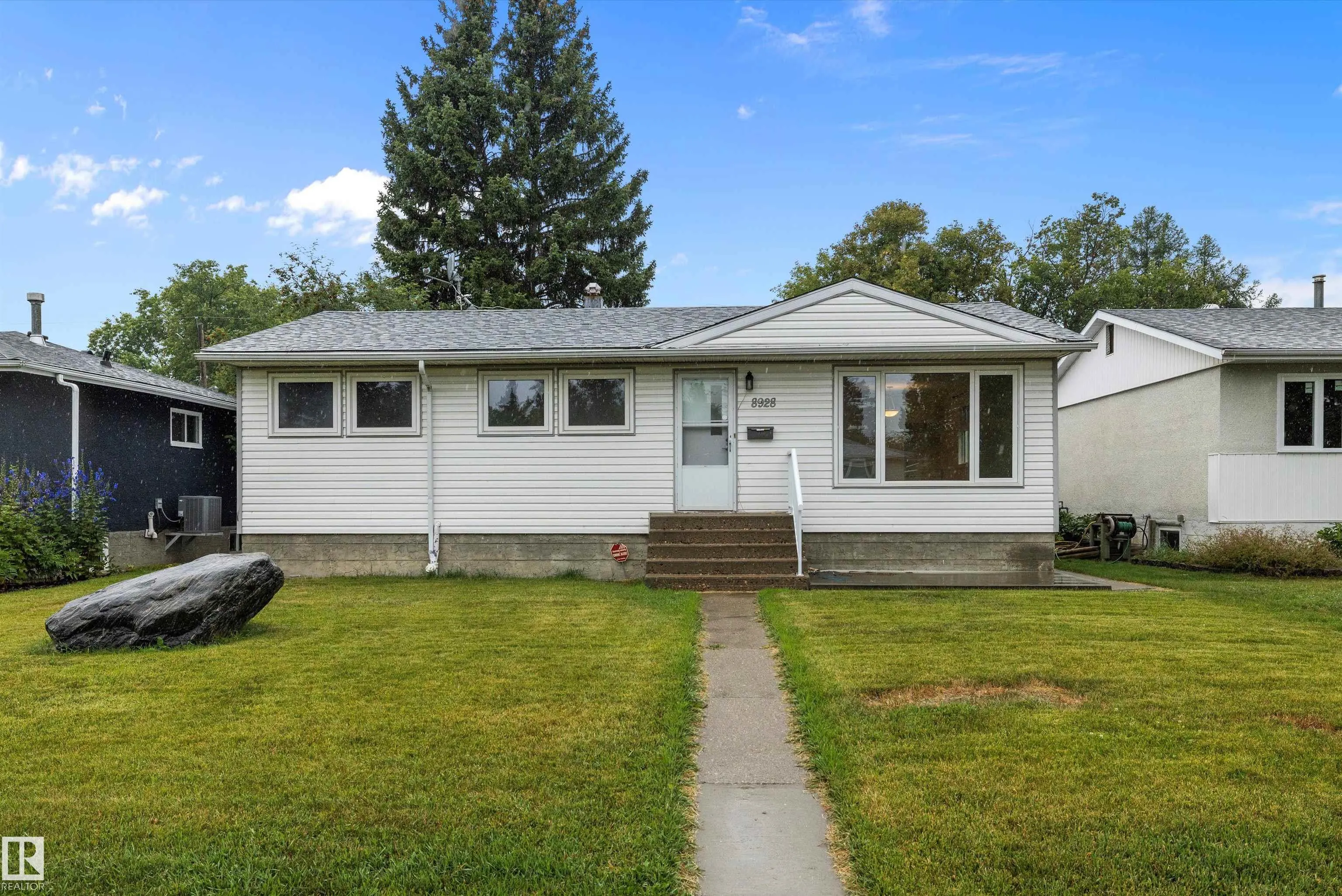 8928 147 st