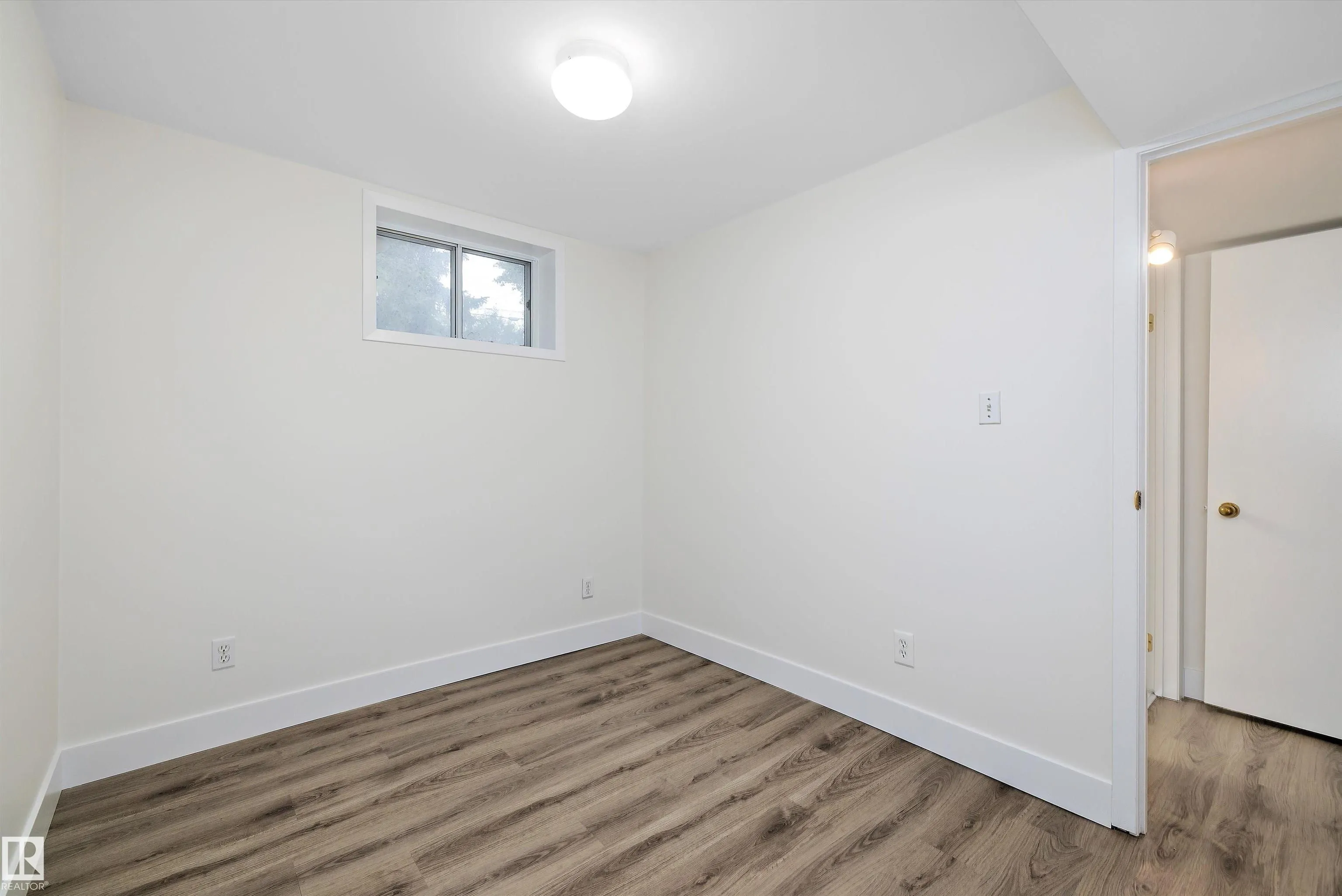 8928 147 st