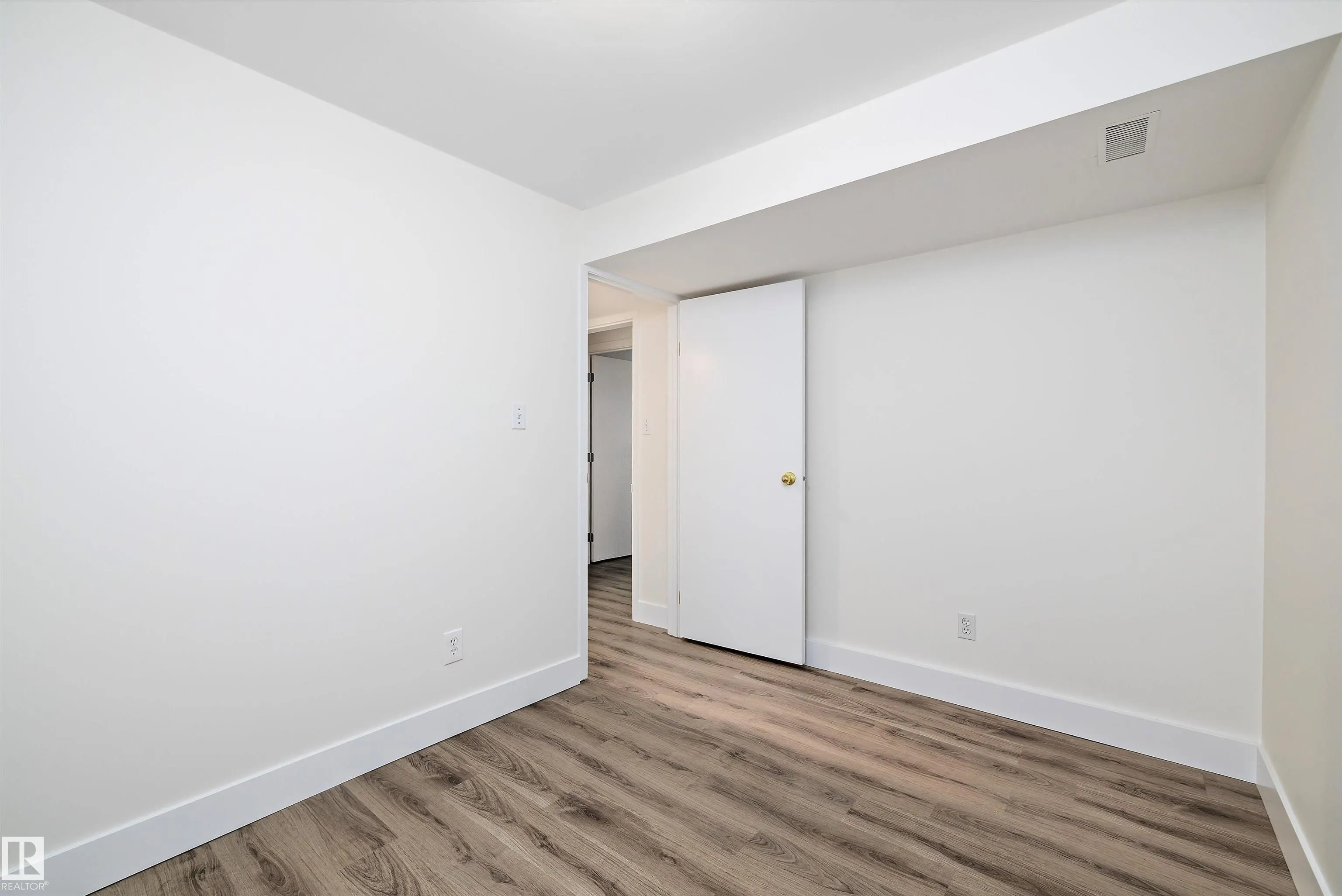8928 147 st
