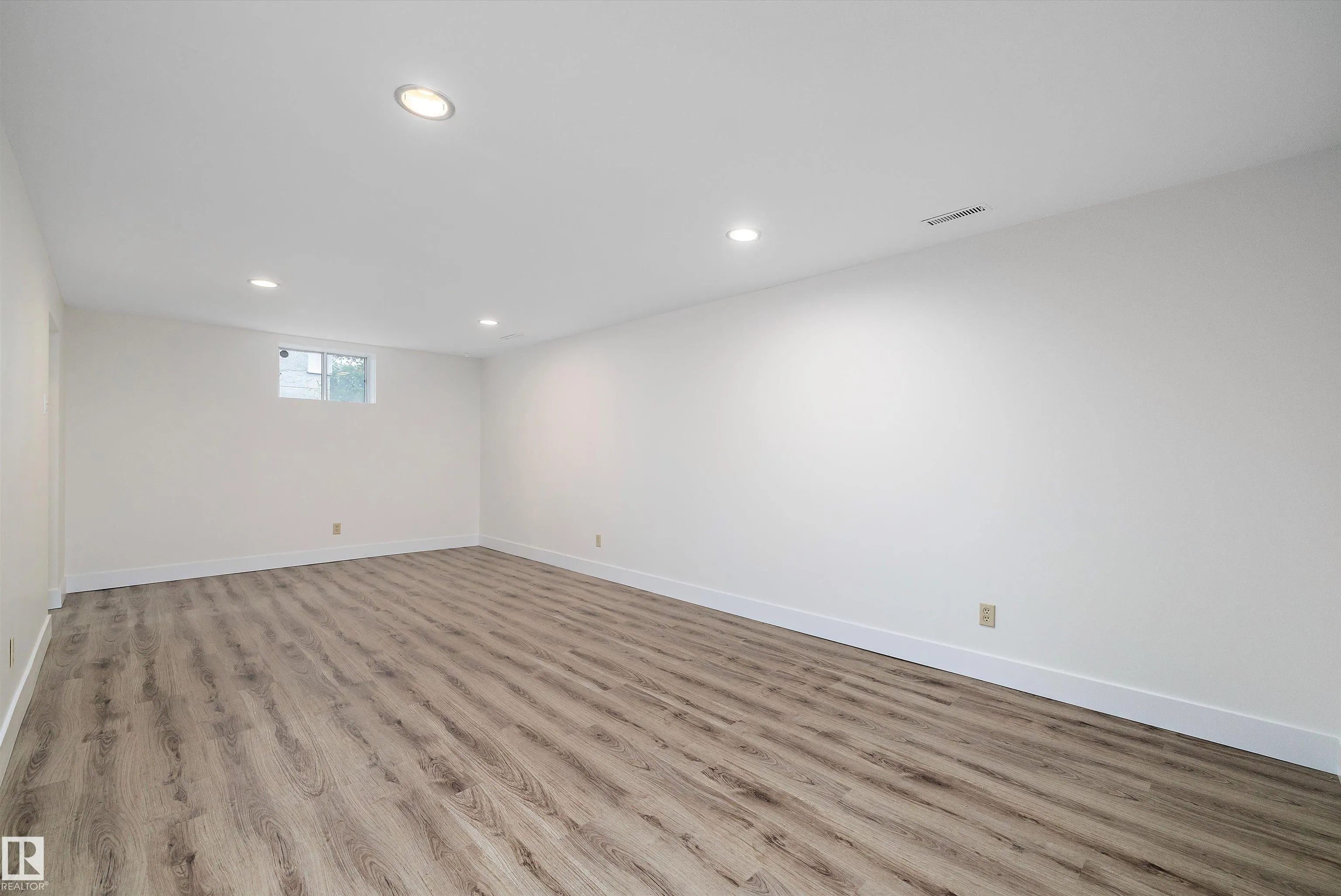 8928 147 st
