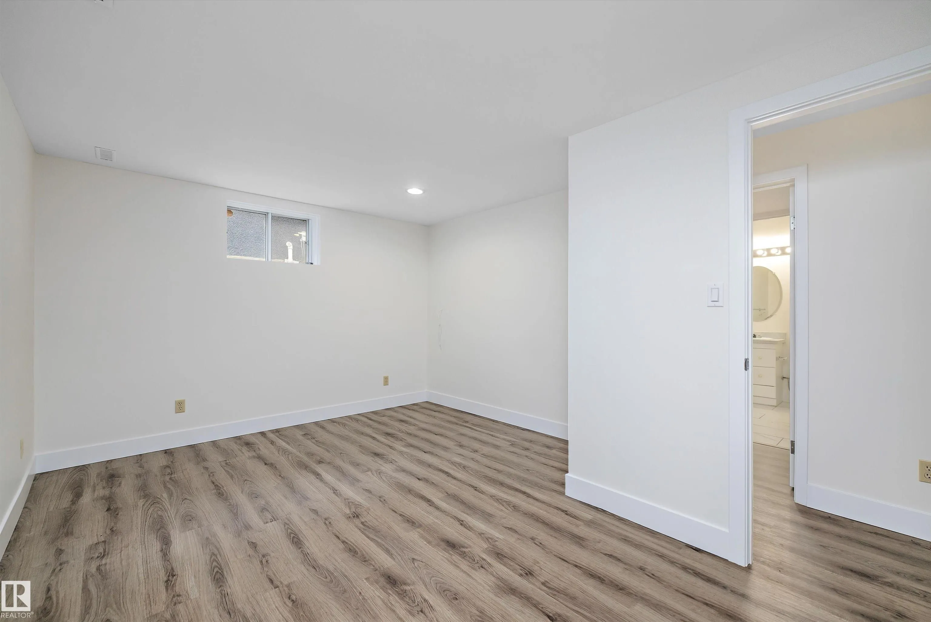 8928 147 st