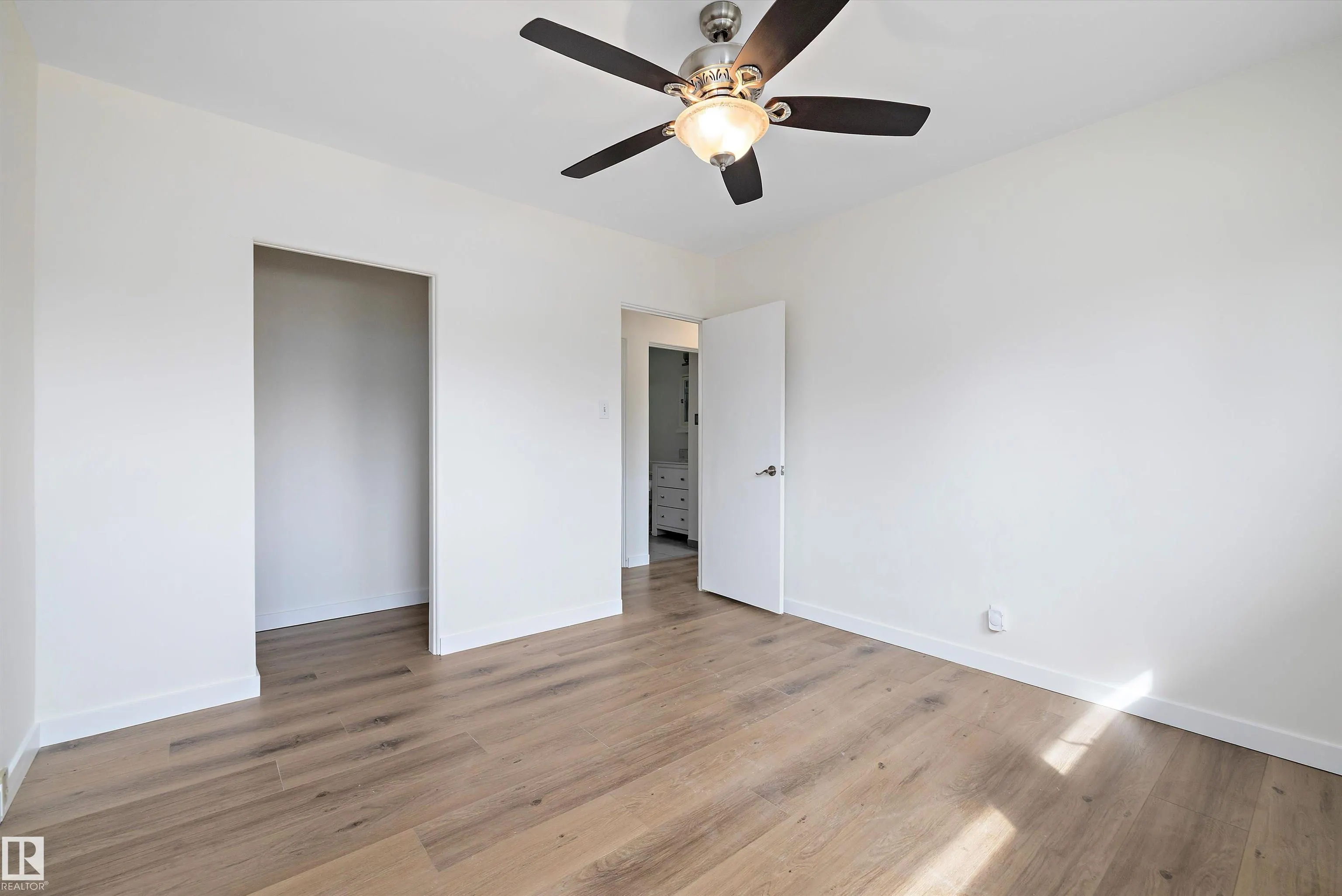 8928 147 st