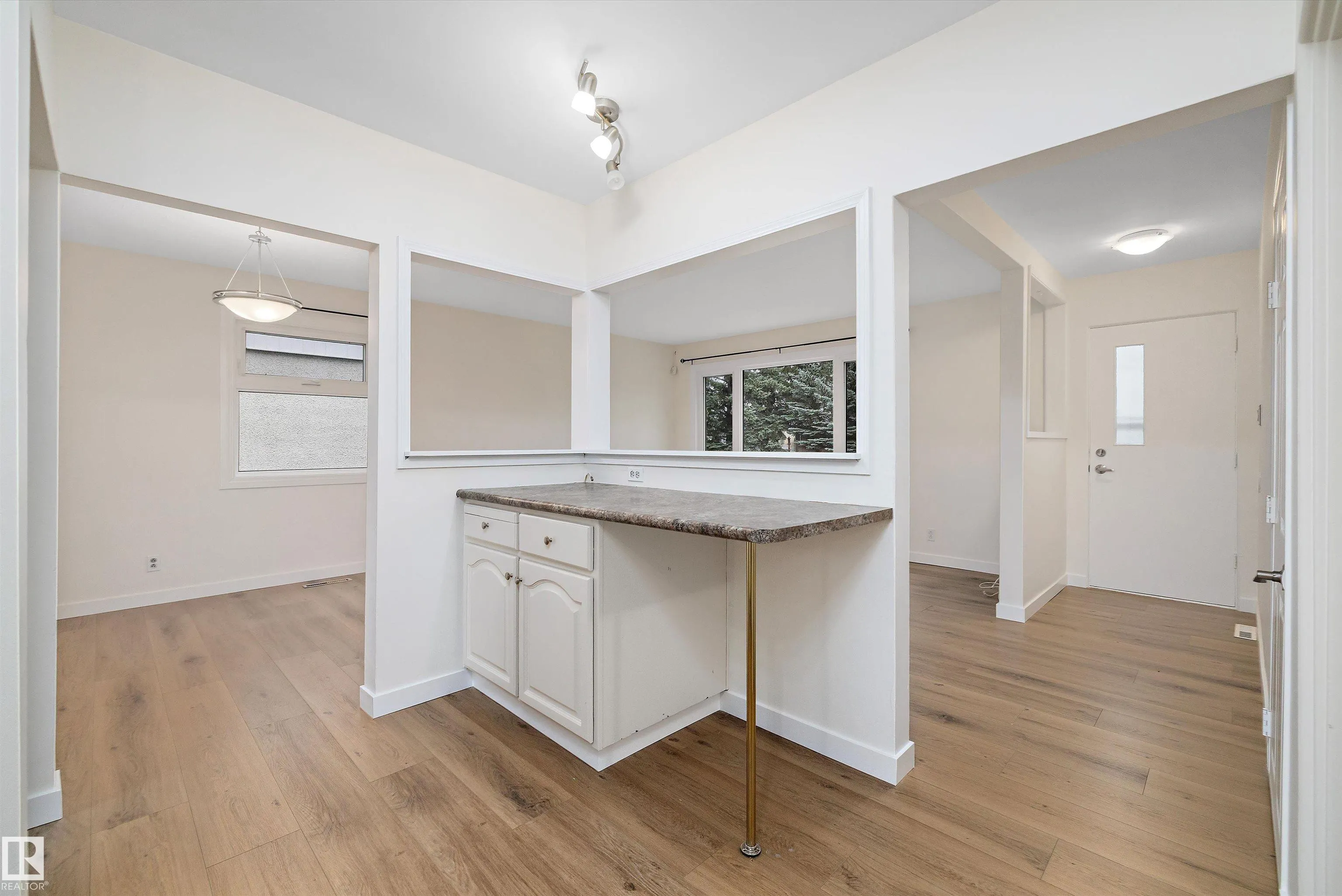 8928 147 st