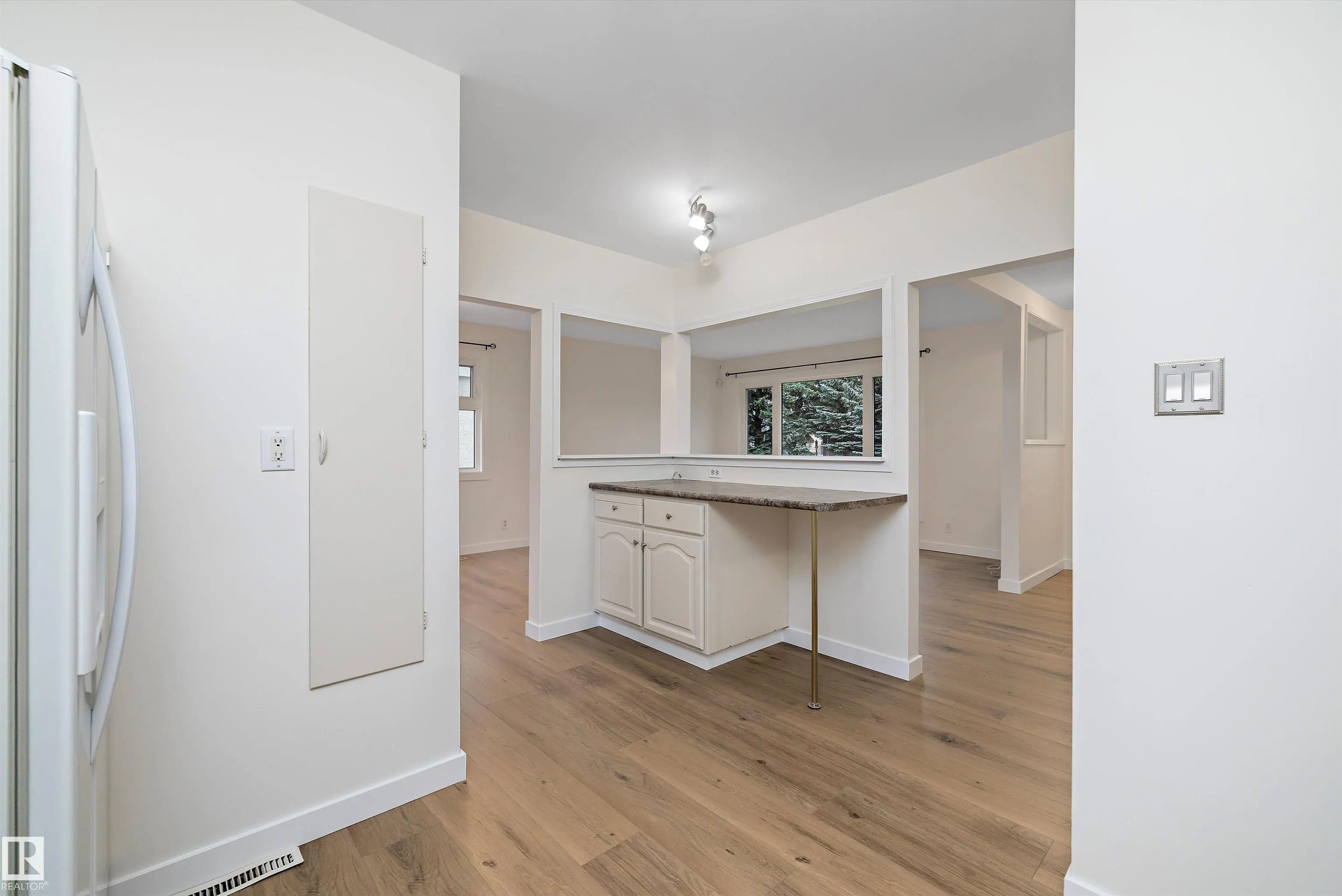 8928 147 st