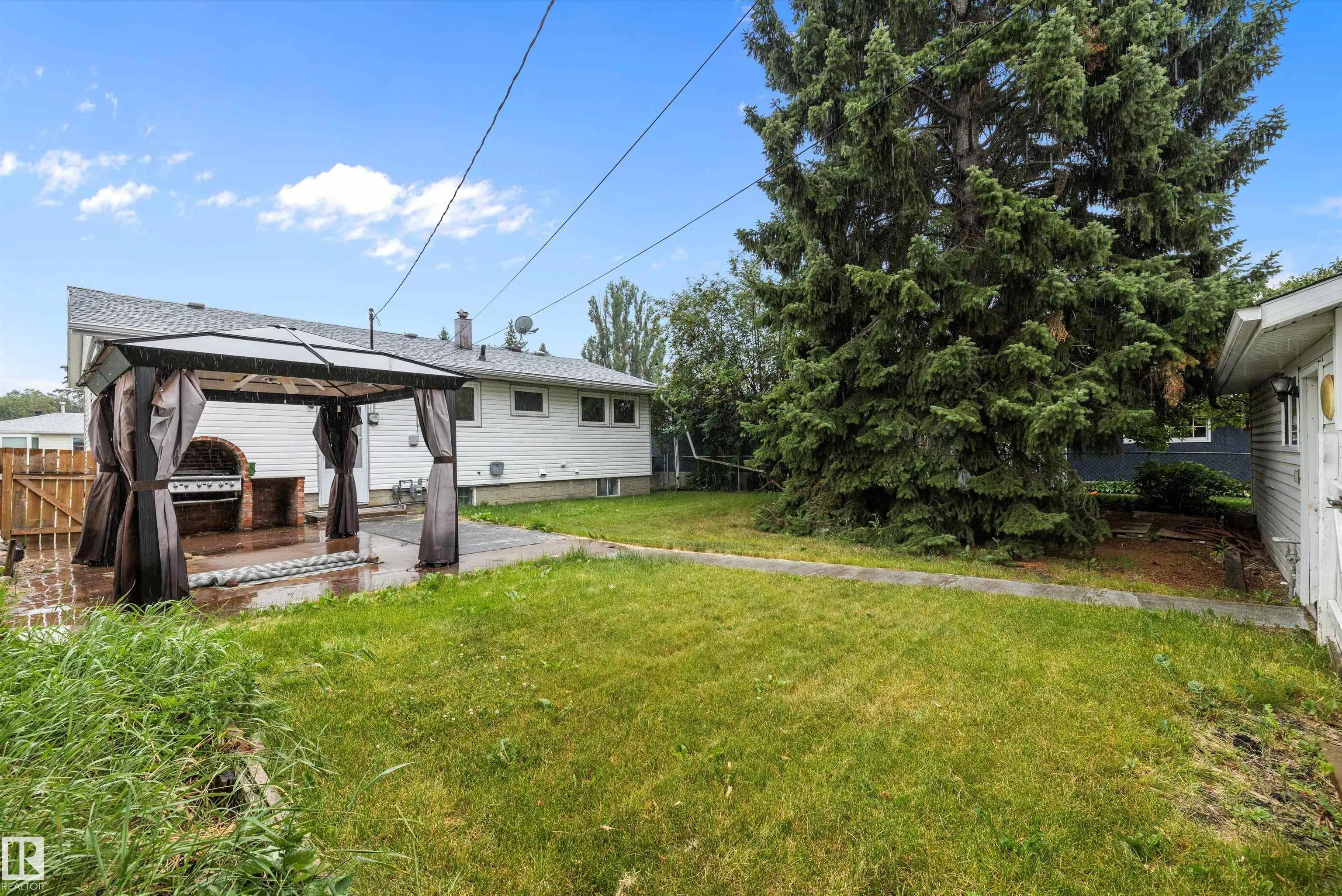 8928 147 st