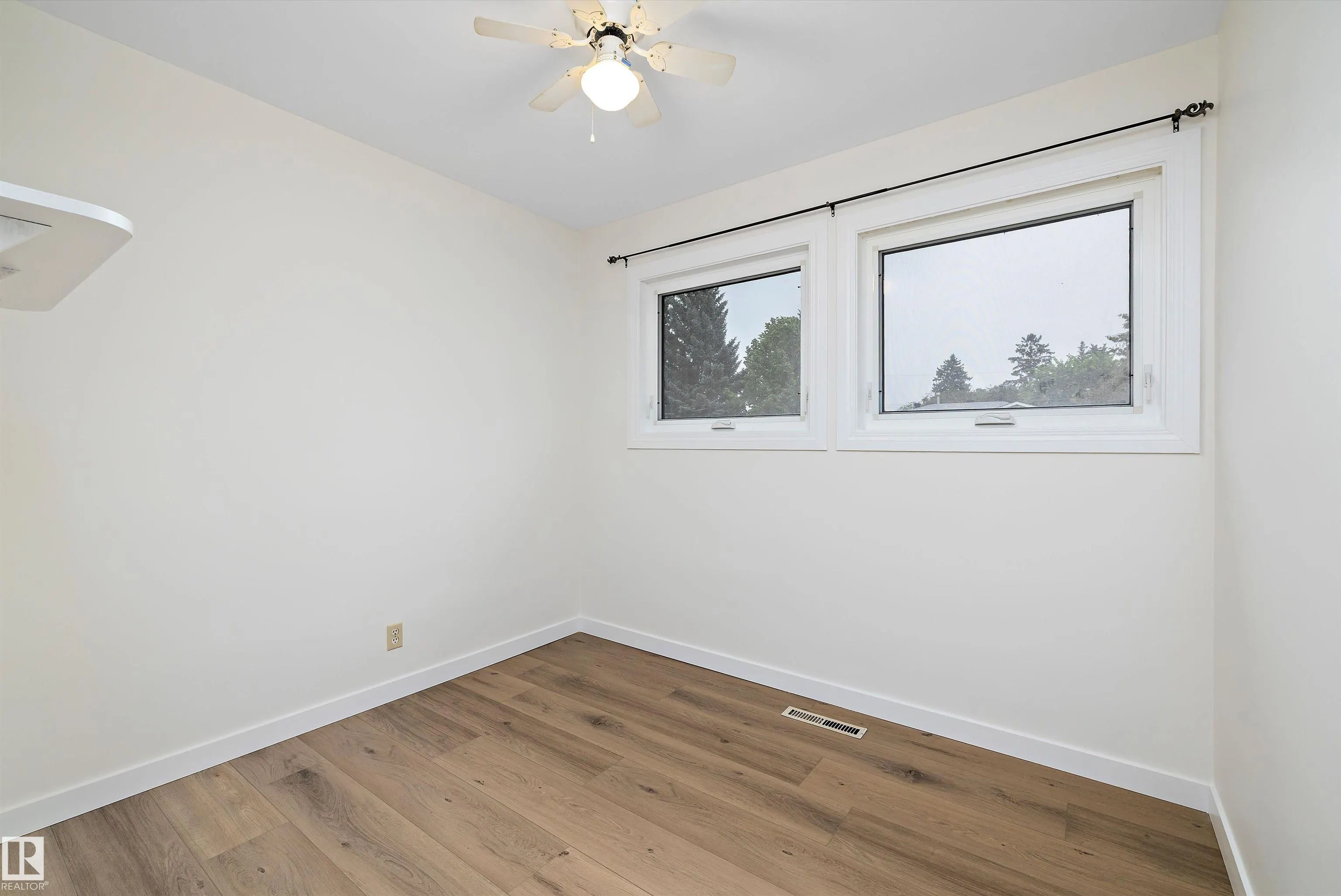 8928 147 st