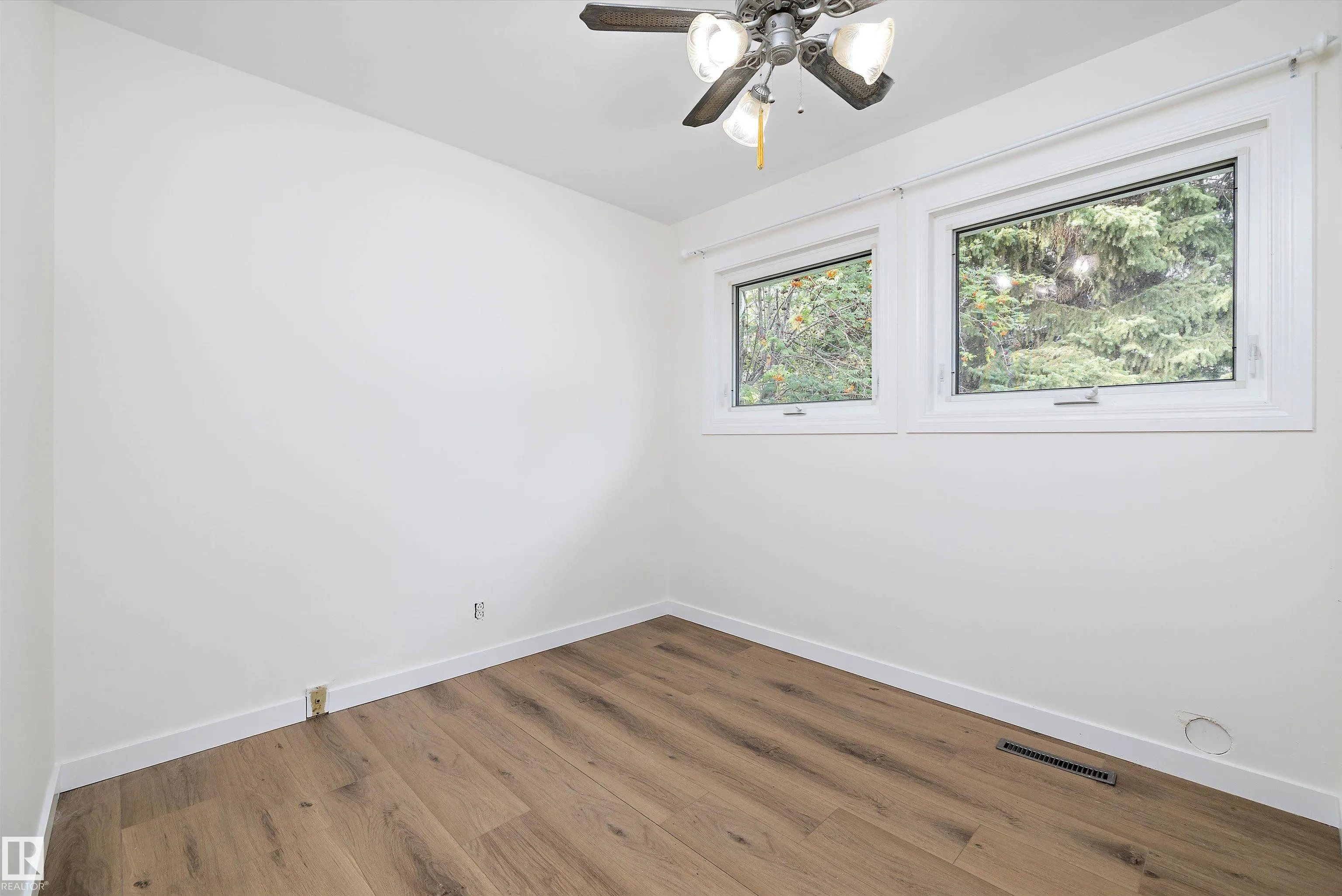 8928 147 st