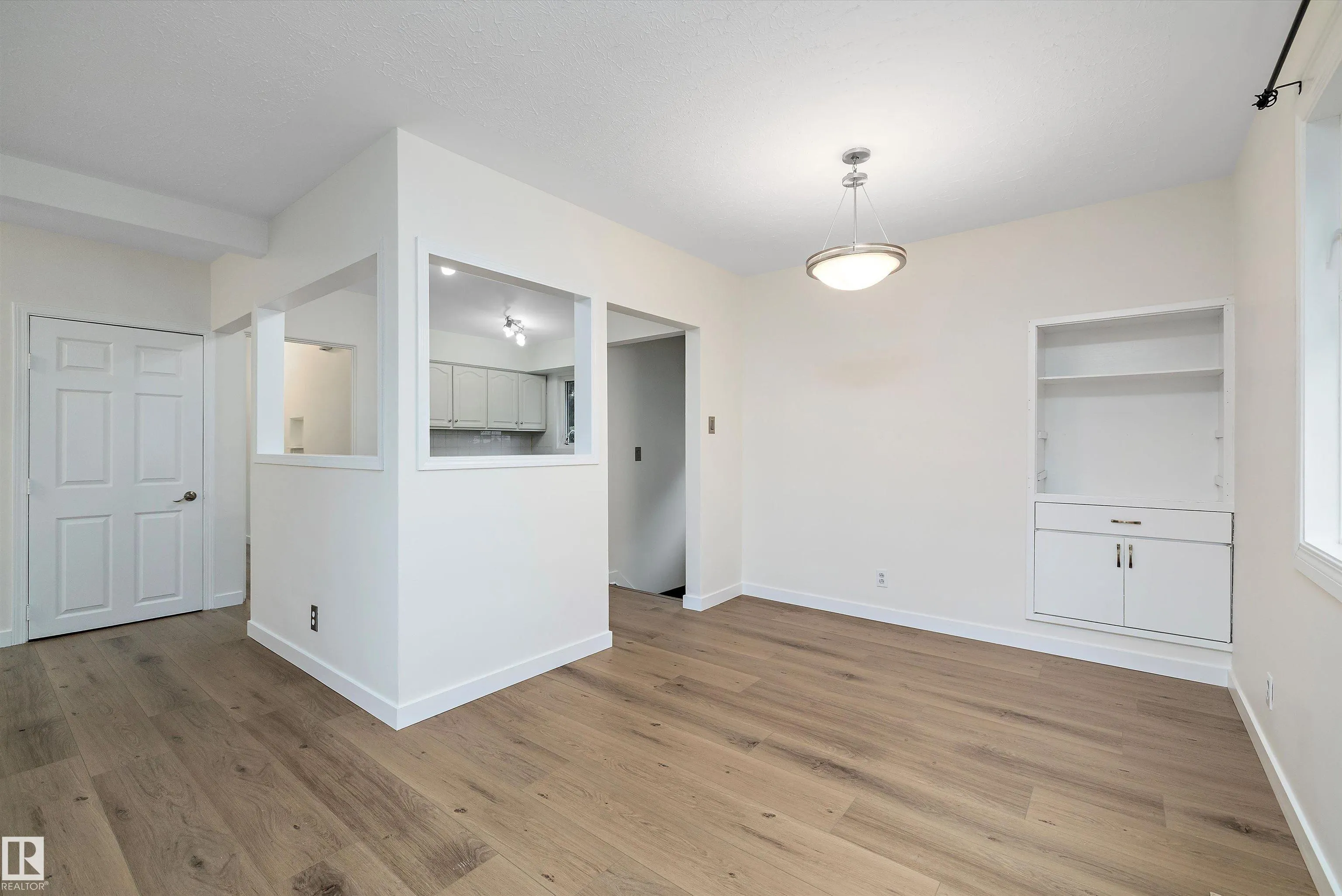 8928 147 st