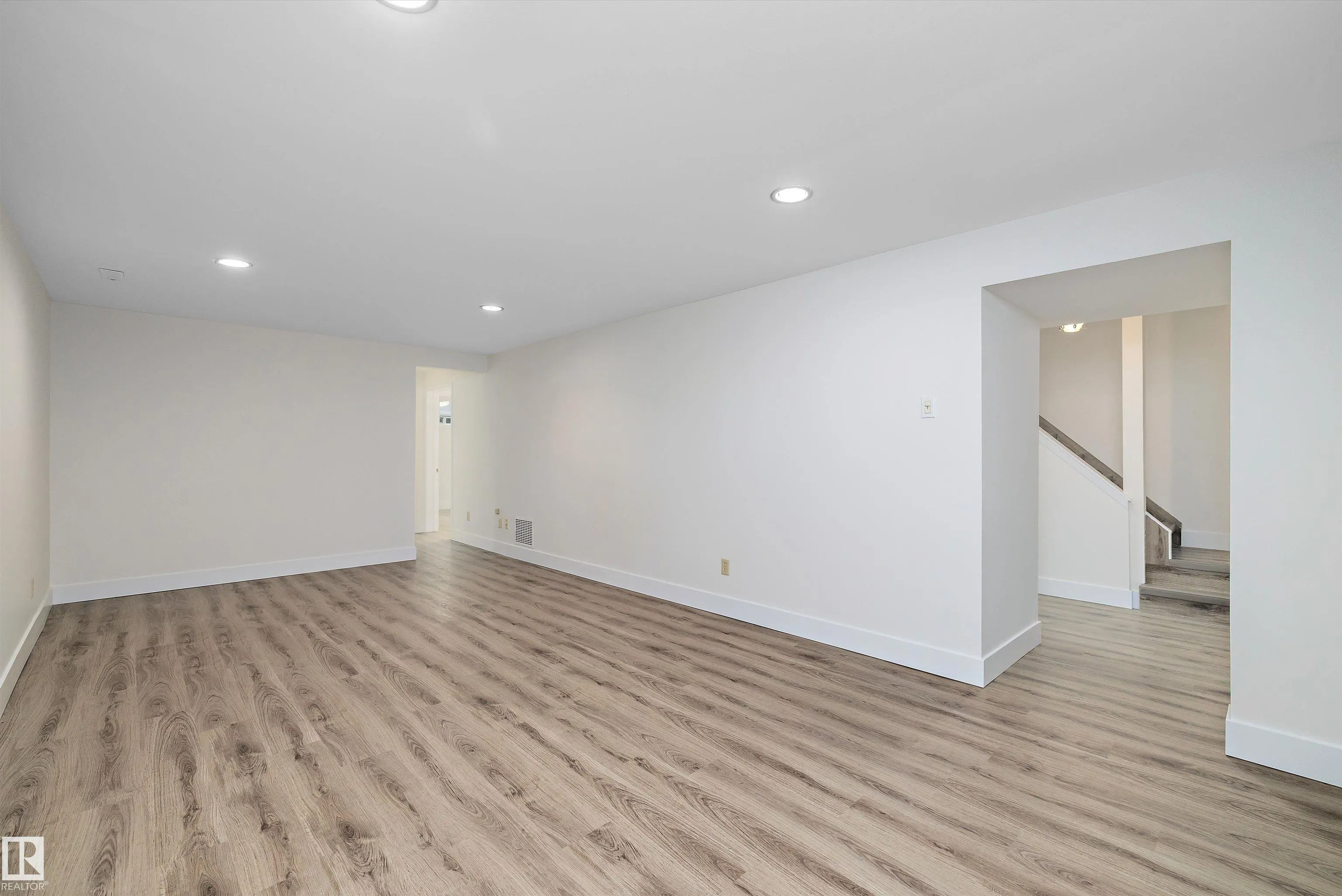 8928 147 st