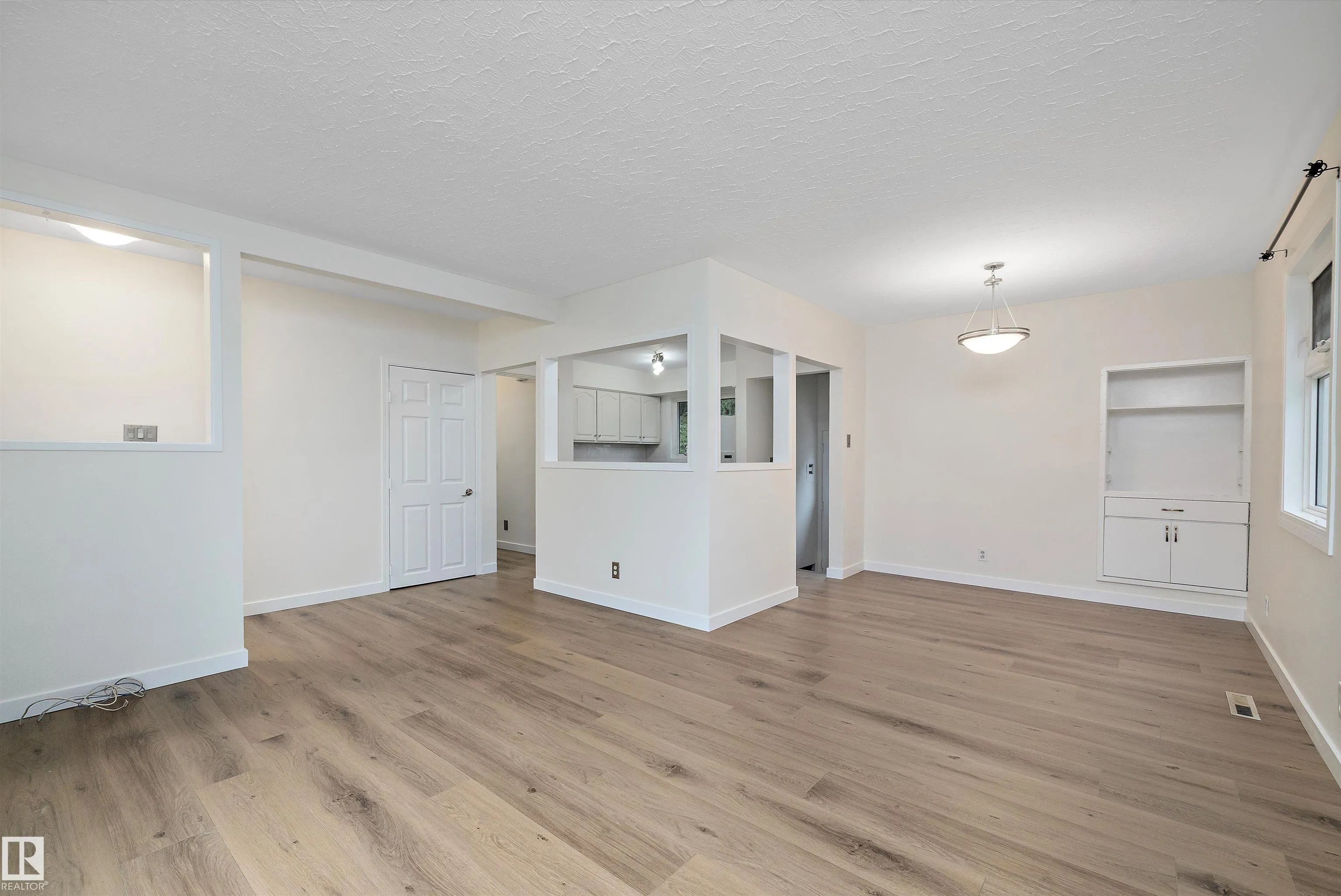 8928 147 st