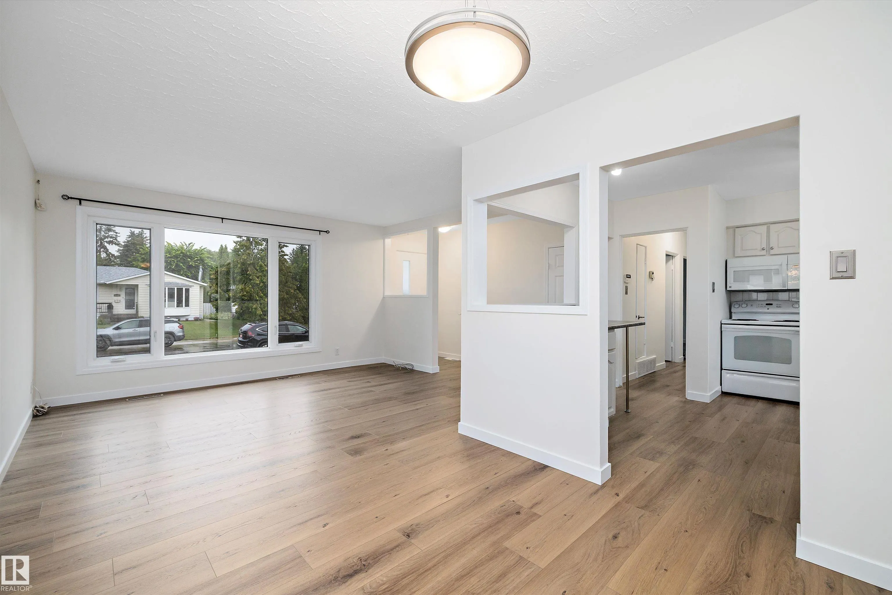 8928 147 st