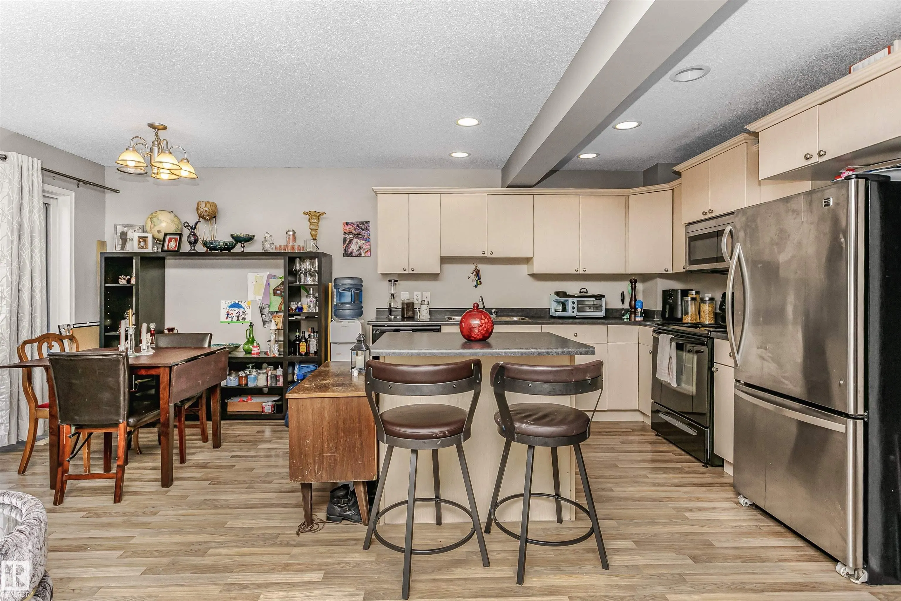 48 VENICE Boulevard