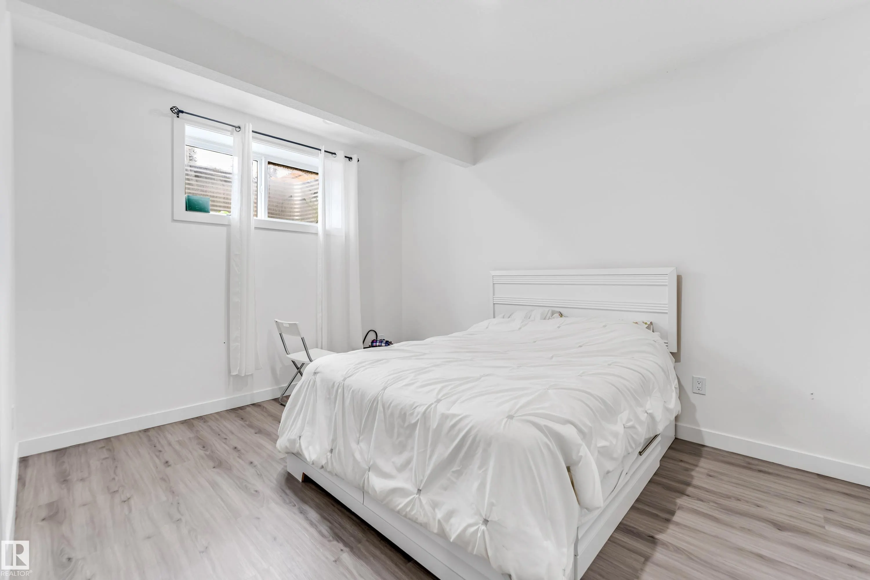 449 ROBERTS Crescent