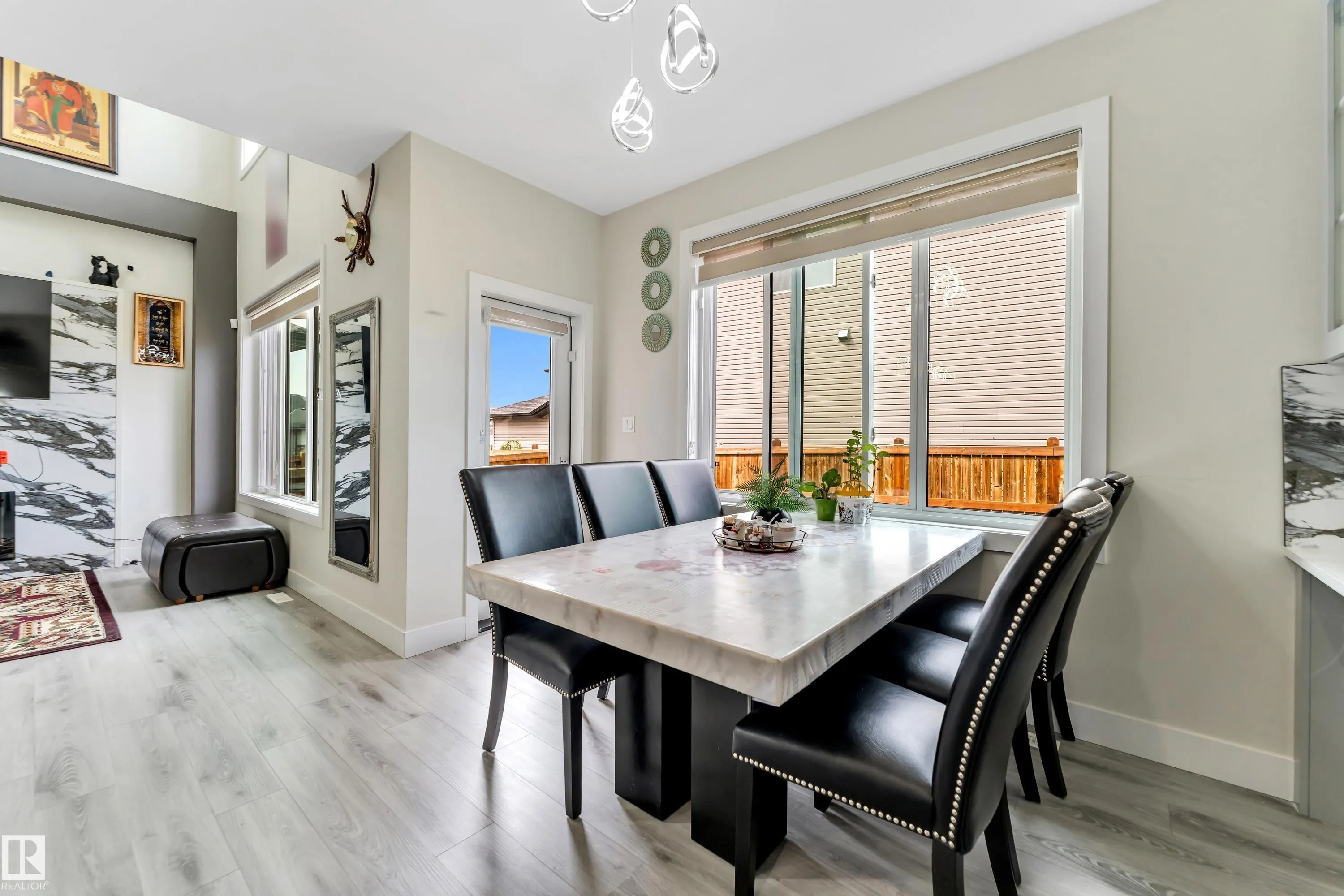 449 ROBERTS Crescent