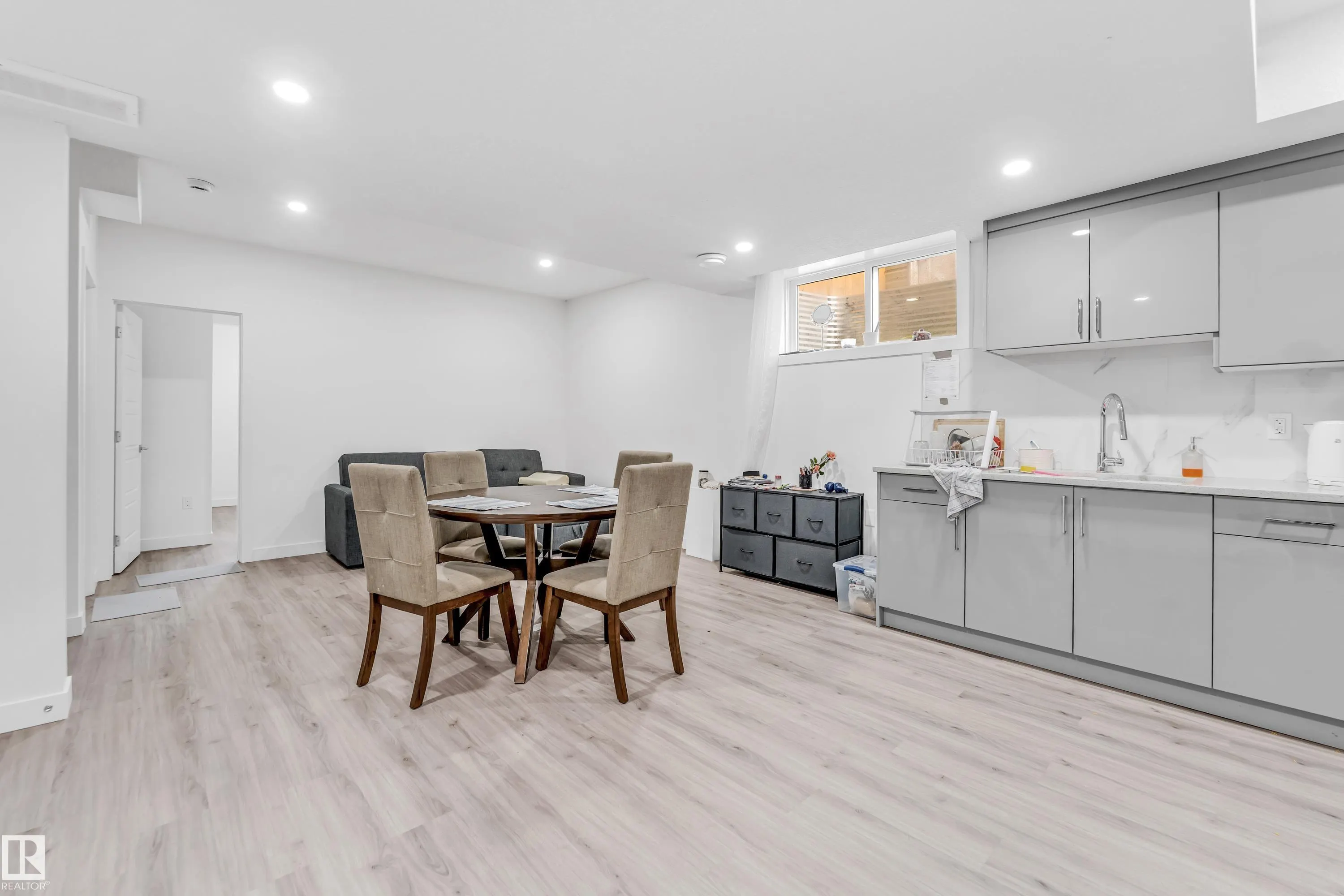 449 ROBERTS Crescent