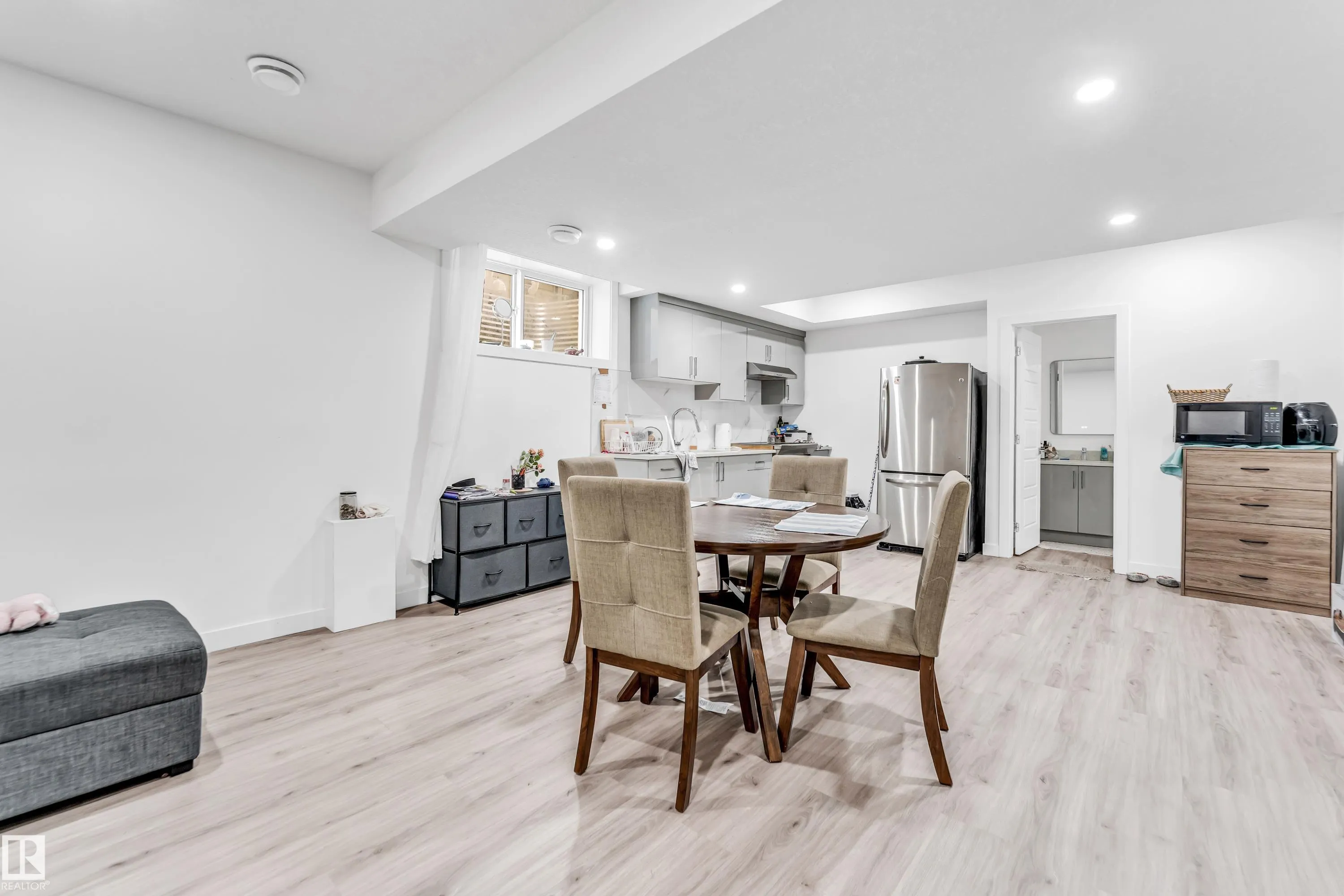 449 ROBERTS Crescent