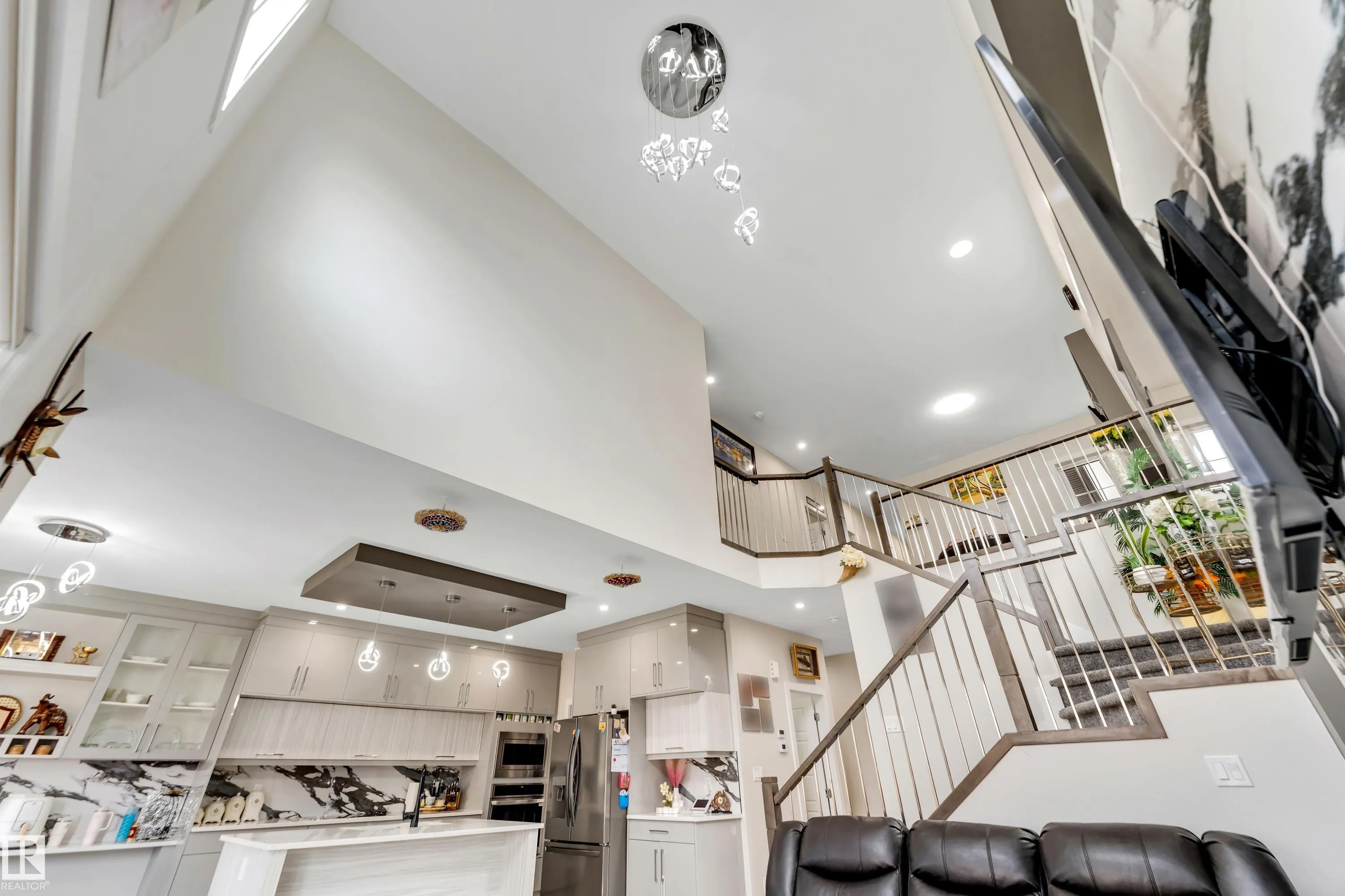 449 ROBERTS Crescent