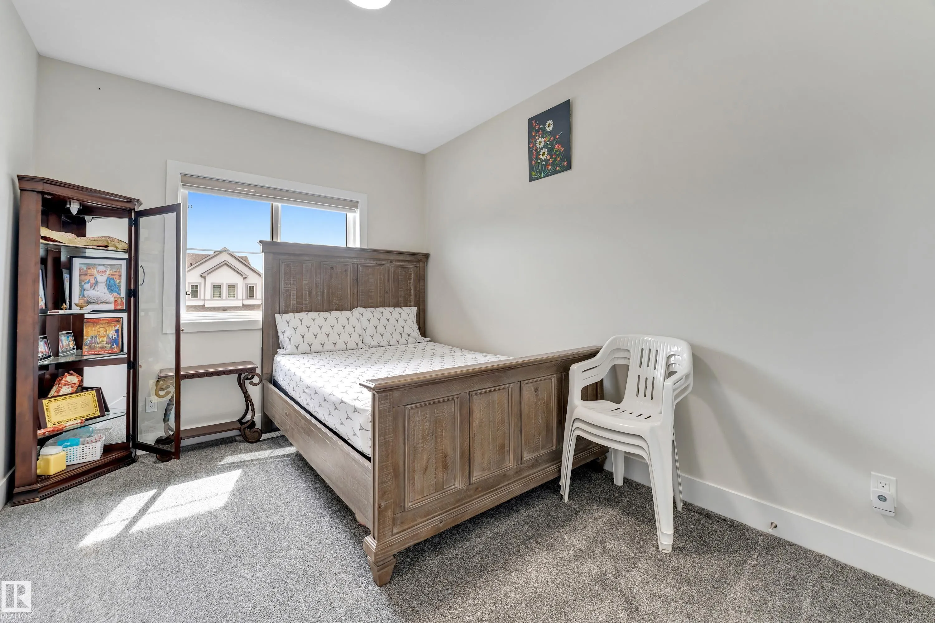 449 ROBERTS Crescent