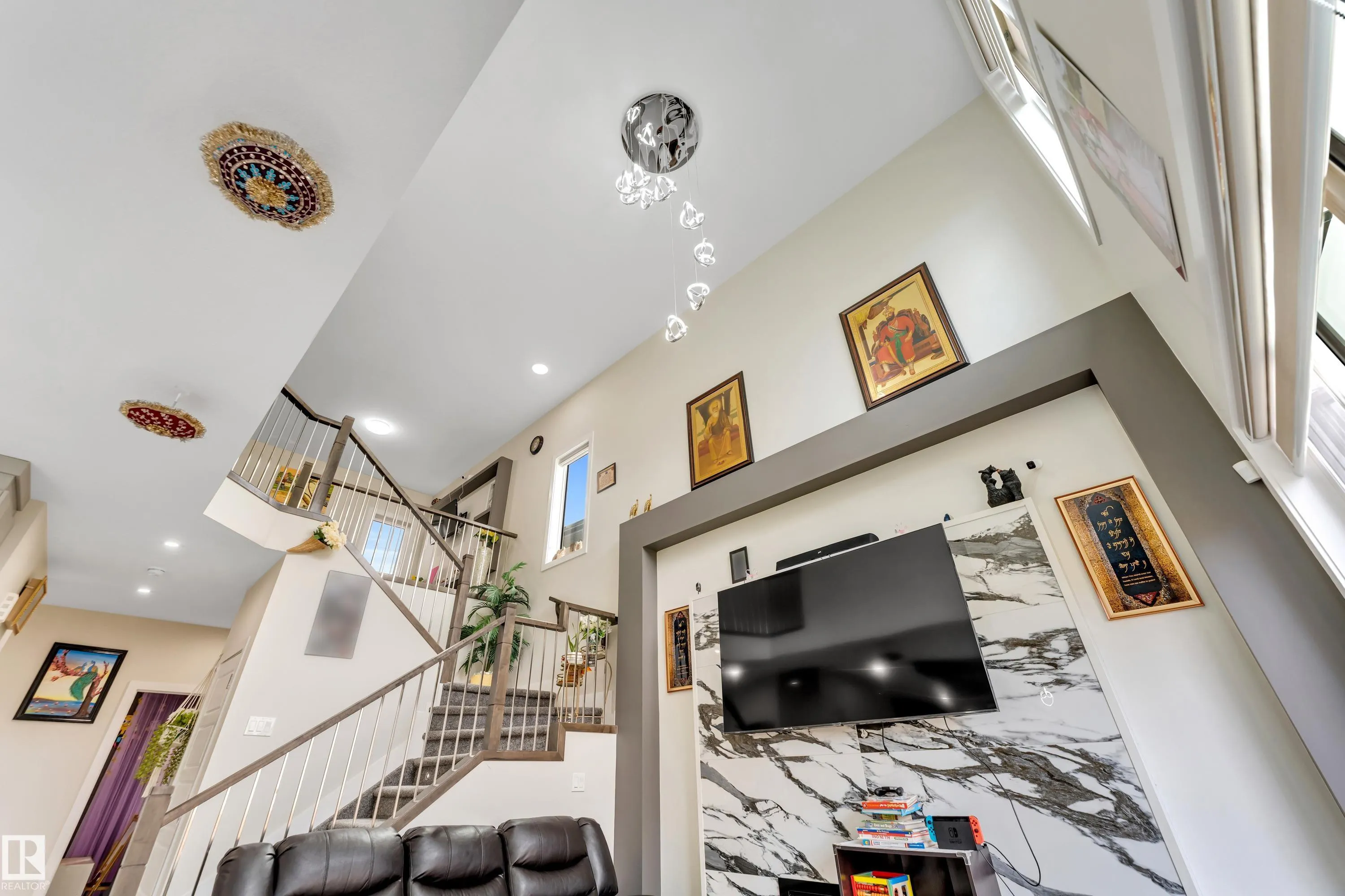 449 ROBERTS Crescent