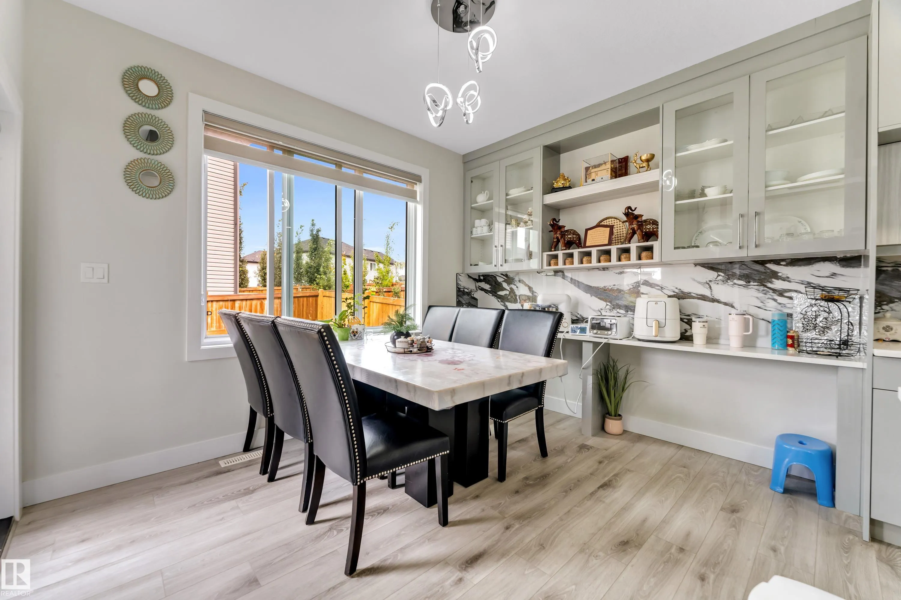 449 ROBERTS Crescent