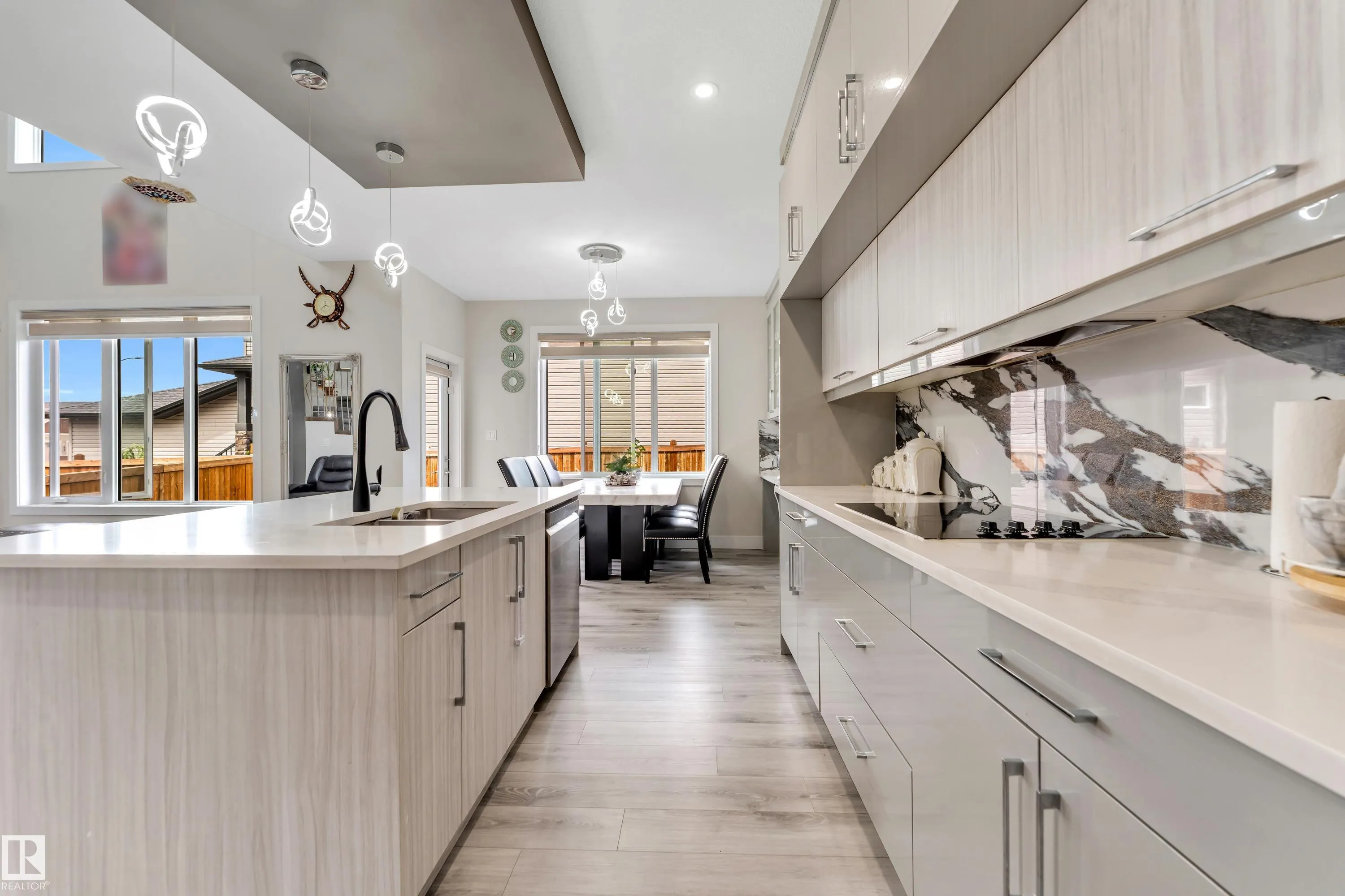 449 ROBERTS Crescent
