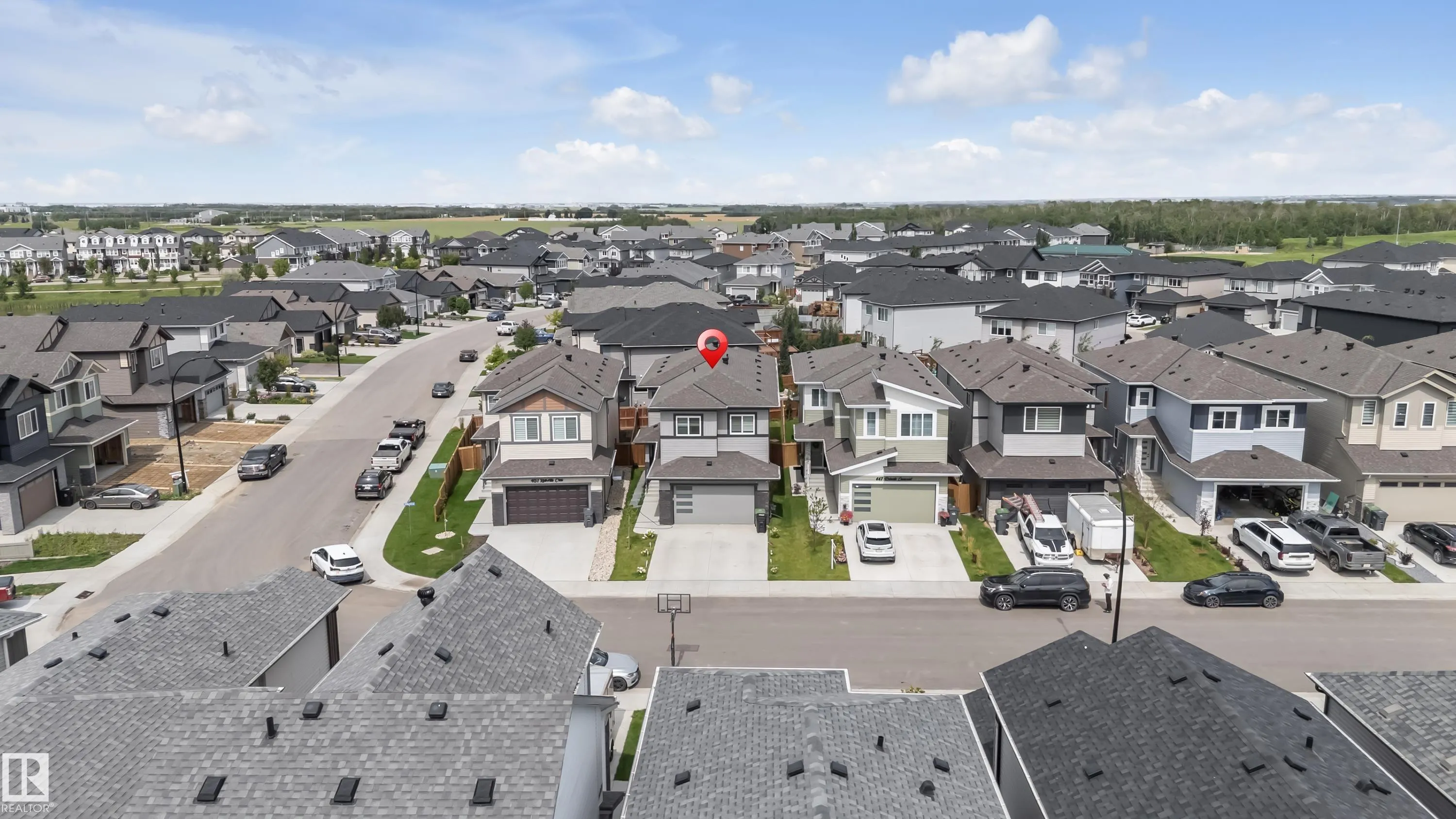449 ROBERTS Crescent