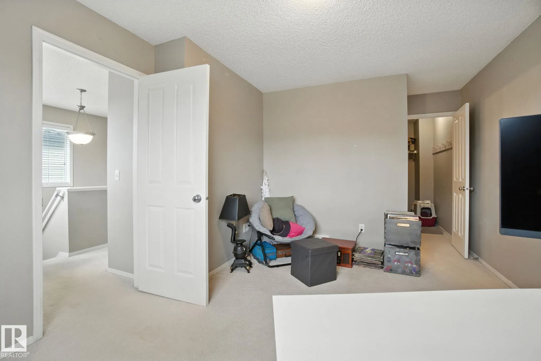 15 CARLYLE Crescent