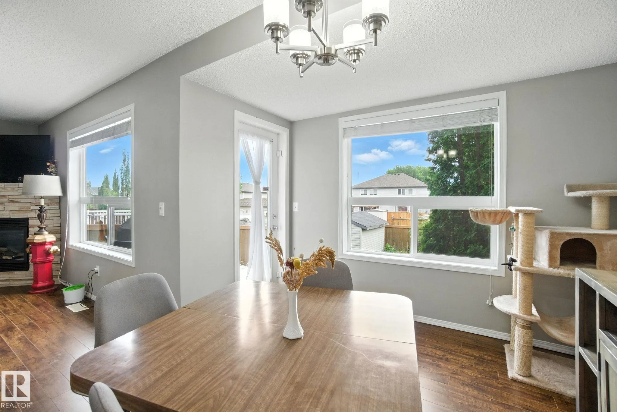 15 CARLYLE Crescent