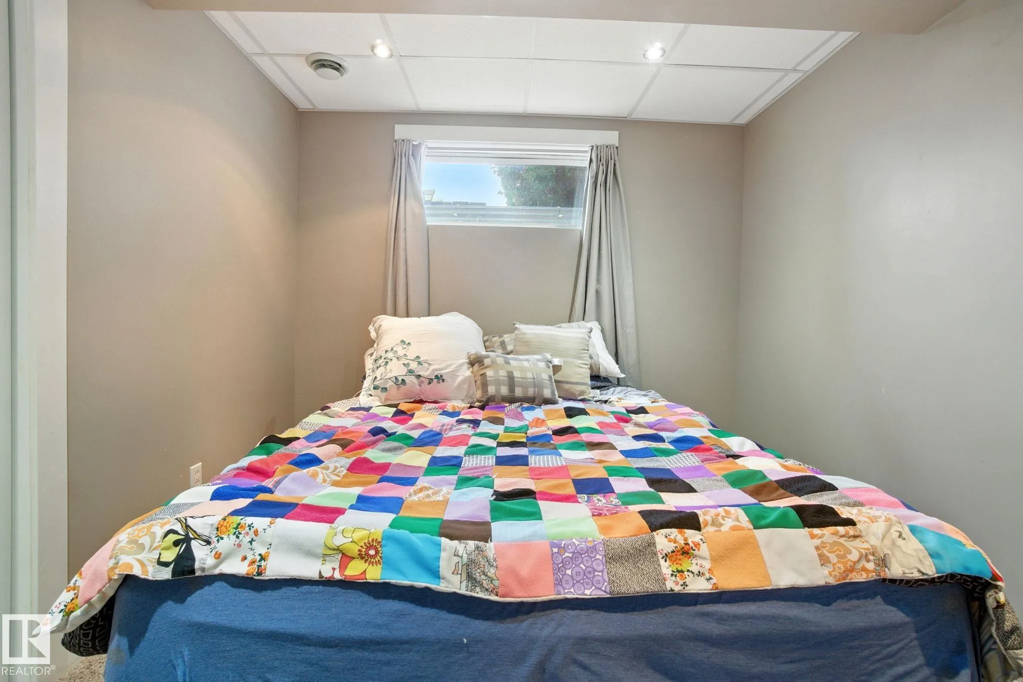 15 CARLYLE Crescent