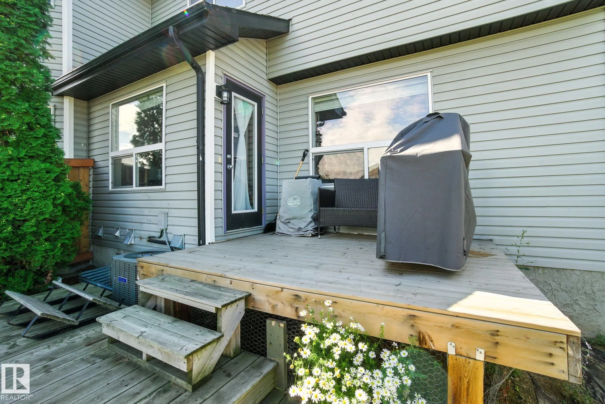 15 CARLYLE Crescent