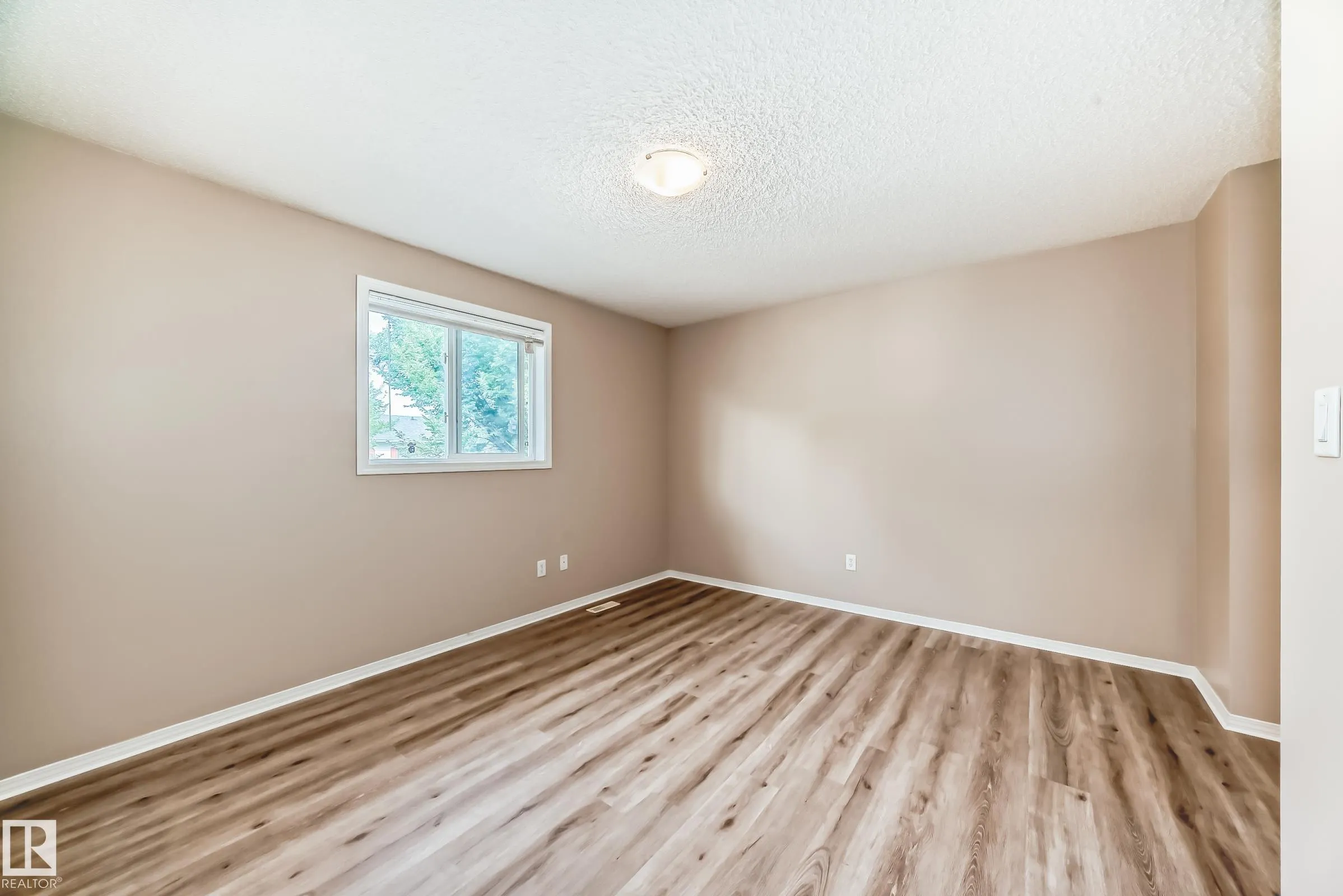 451 HYNDMAN Crescent